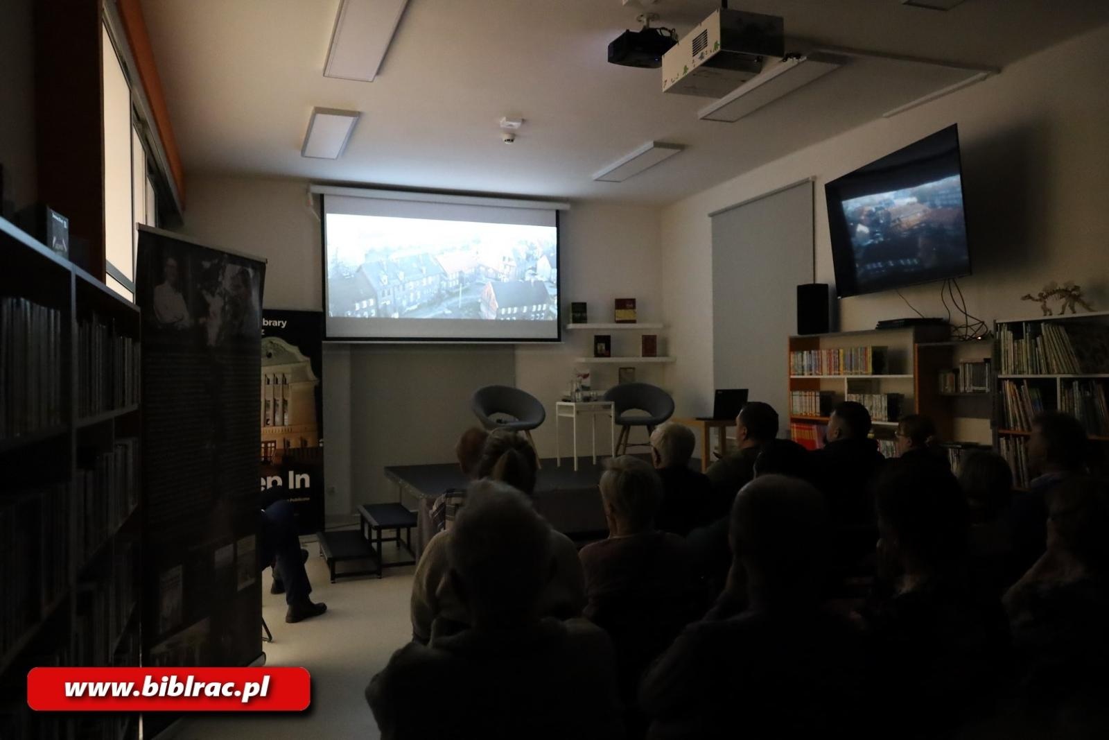 Zdjęcie w galerii na portalu naszraciborz.pl: Młodzi nie wiedzą, starzy nie pamiętają. O tragedii górnośląskiej w raciborskiej bibliotece wiadomości z regionu