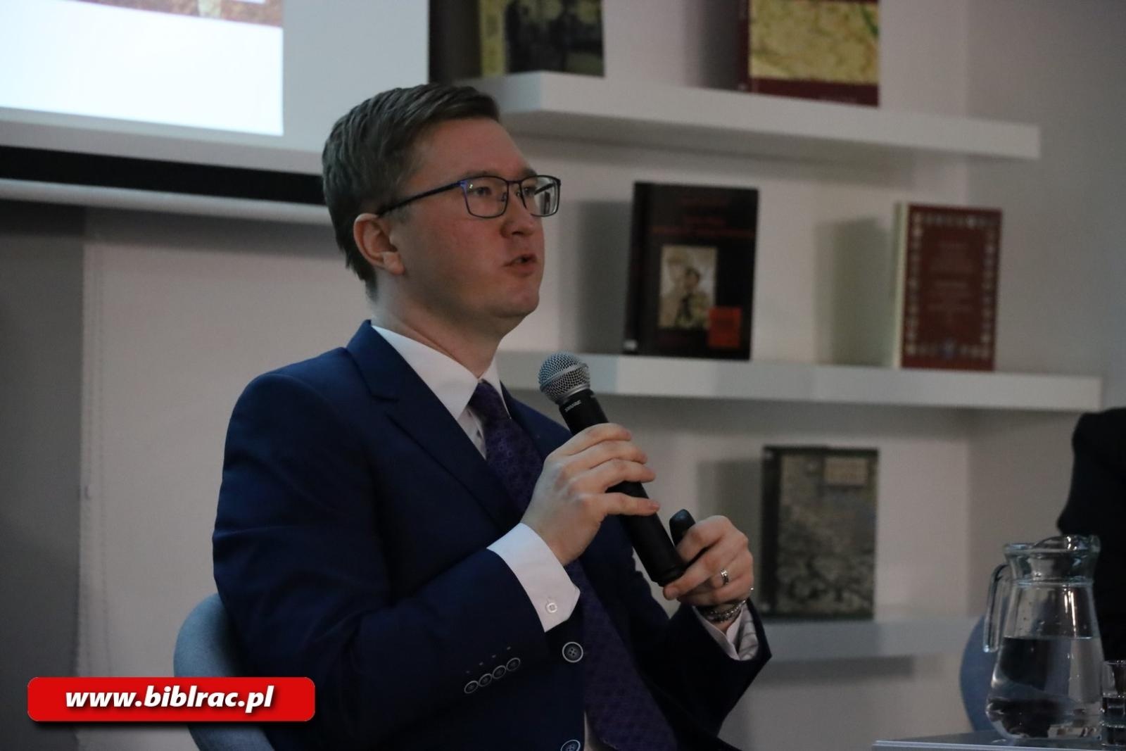 Zdjęcie w galerii na portalu naszraciborz.pl: Młodzi nie wiedzą, starzy nie pamiętają. O tragedii górnośląskiej w raciborskiej bibliotece wiadomości z regionu