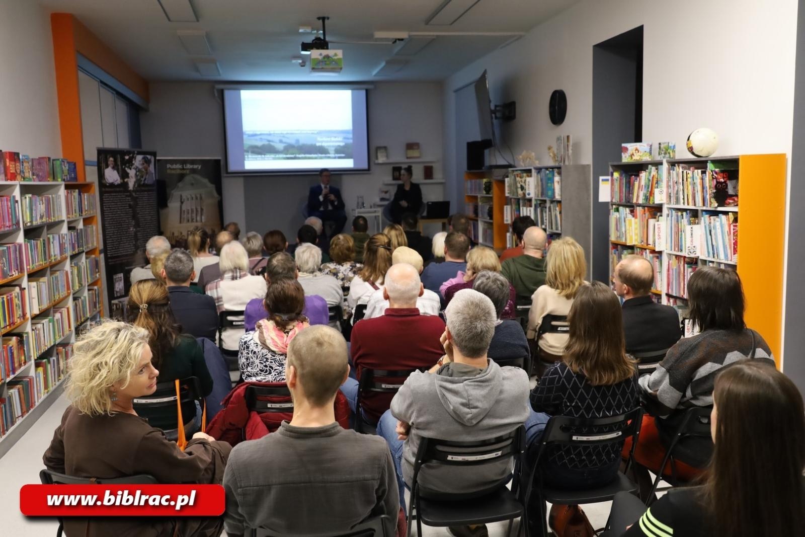 Zdjęcie w galerii na portalu naszraciborz.pl: Młodzi nie wiedzą, starzy nie pamiętają. O tragedii górnośląskiej w raciborskiej bibliotece wiadomości z regionu