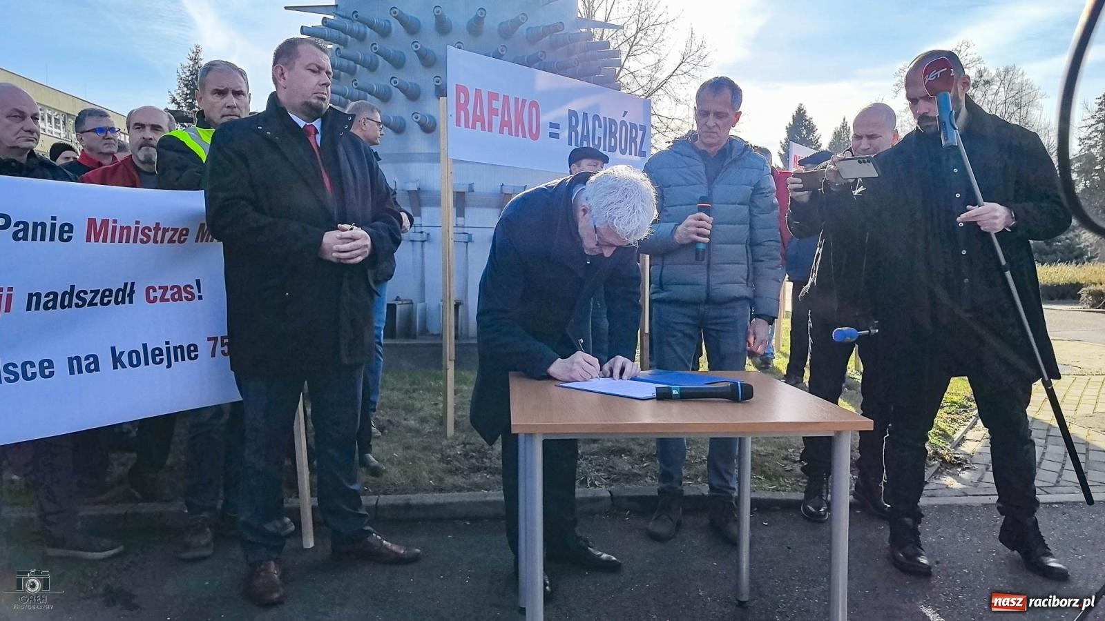 Zdjęcie w galerii na portalu naszraciborz.pl: Konferencja prasowa w Rafako. Apel do premiera Tuska o ratunek dla zakładu [FOTO i WIDEO] wiadomości z regionu