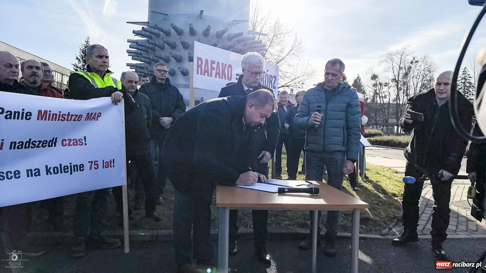 Zdjęcie w galerii na portalu naszraciborz.pl: Konferencja prasowa w Rafako. Apel do premiera Tuska o ratunek dla zakładu [FOTO i WIDEO] wiadomości z regionu