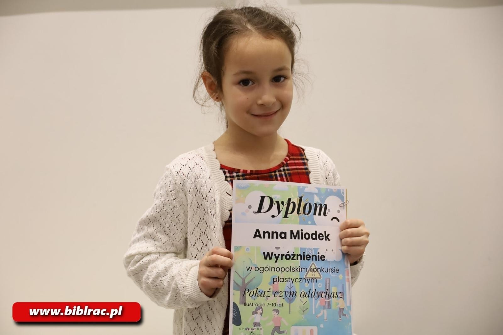 Zdjęcie w galerii na portalu naszraciborz.pl: Pokaż czym oddychasz – w bibliotece rozstrzygnięto konkurs plastyczny wiadomości z regionu