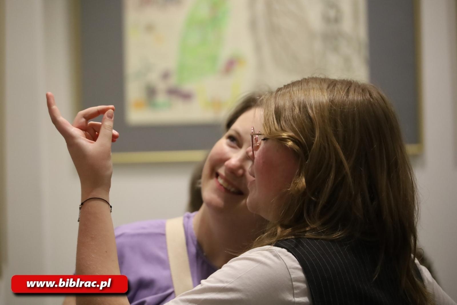 Zdjęcie w galerii na portalu naszraciborz.pl: Pokaż czym oddychasz – w bibliotece rozstrzygnięto konkurs plastyczny wiadomości z regionu