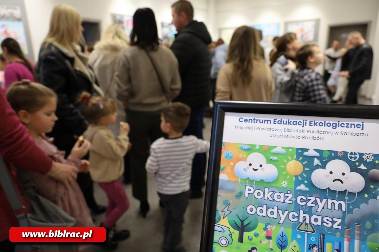 Zdjęcie w galerii na portalu naszraciborz.pl: Pokaż czym oddychasz – w bibliotece rozstrzygnięto konkurs plastyczny wiadomości z regionu