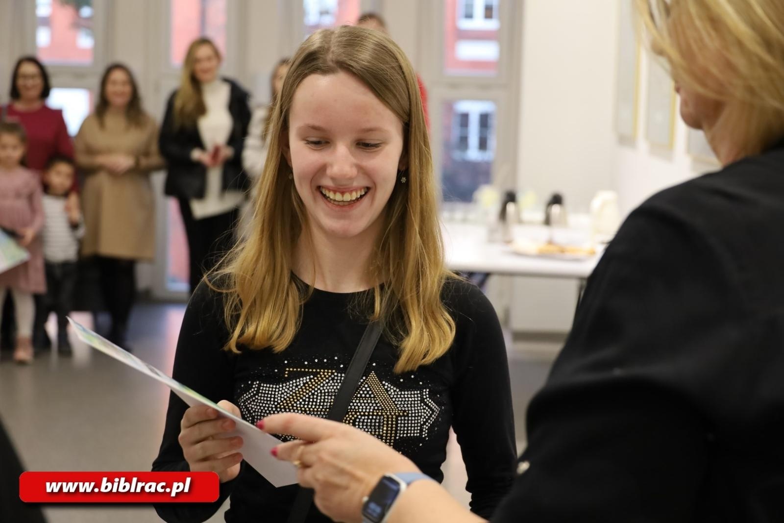 Zdjęcie w galerii na portalu naszraciborz.pl: Pokaż czym oddychasz – w bibliotece rozstrzygnięto konkurs plastyczny wiadomości z regionu