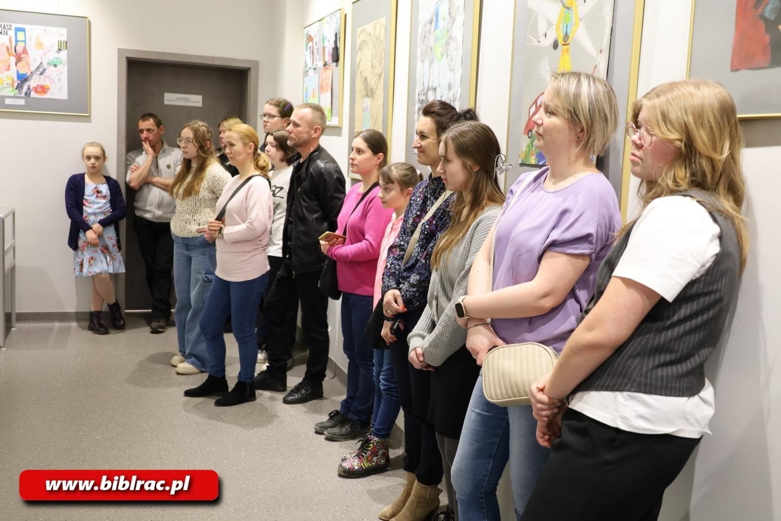 Zdjęcie w galerii na portalu naszraciborz.pl: Pokaż czym oddychasz – w bibliotece rozstrzygnięto konkurs plastyczny wiadomości z regionu