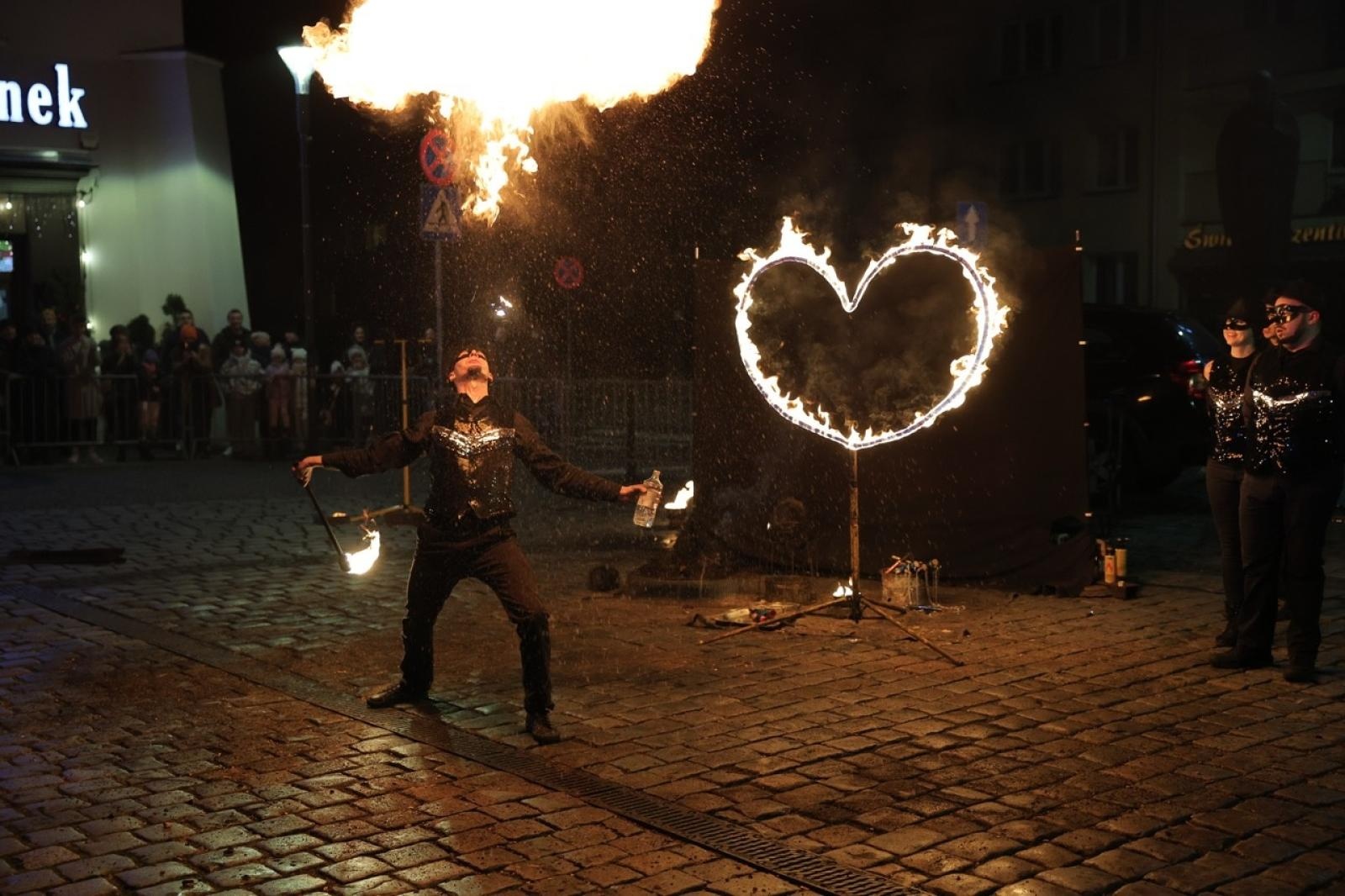 Zdjęcie w galerii na portalu naszraciborz.pl: 33. finał Wielkiej Orkiestry Świątecznej Pomocy za nami. Zobaczmy, jak wyglądał w Raciborzu wiadomości z regionu