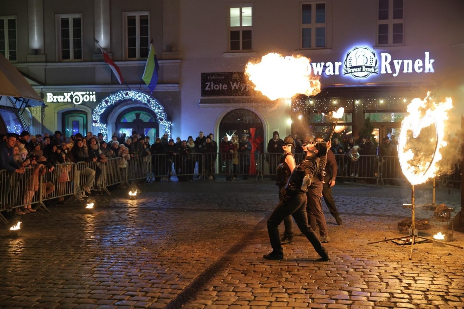 Zdjęcie w galerii na portalu naszraciborz.pl: 33. finał Wielkiej Orkiestry Świątecznej Pomocy za nami. Zobaczmy, jak wyglądał w Raciborzu wiadomości z regionu