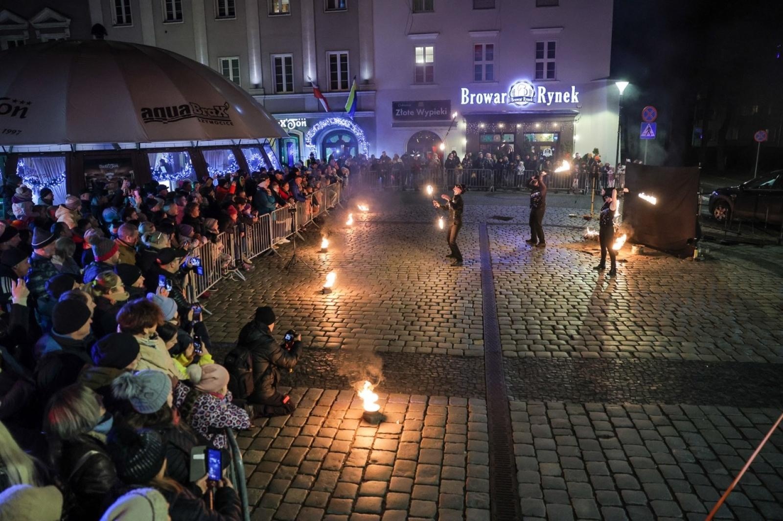 Zdjęcie w galerii na portalu naszraciborz.pl: 33. finał Wielkiej Orkiestry Świątecznej Pomocy za nami. Zobaczmy, jak wyglądał w Raciborzu wiadomości z regionu