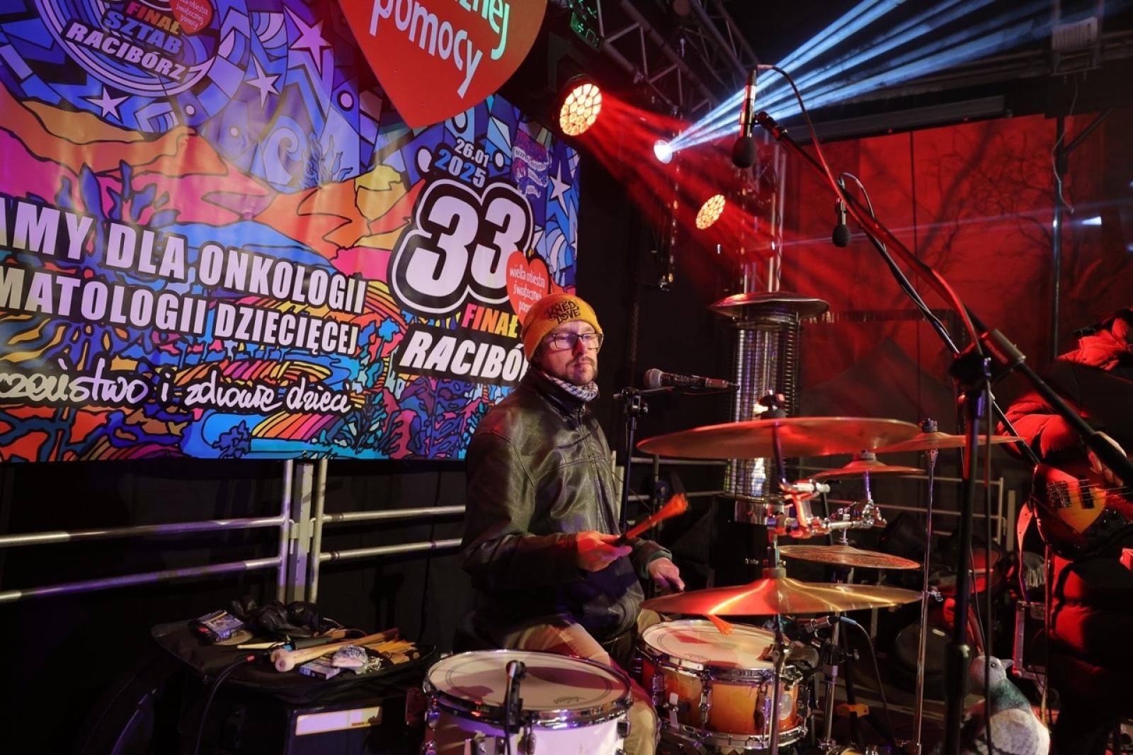 Zdjęcie w galerii na portalu naszraciborz.pl: 33. finał Wielkiej Orkiestry Świątecznej Pomocy za nami. Zobaczmy, jak wyglądał w Raciborzu wiadomości z regionu