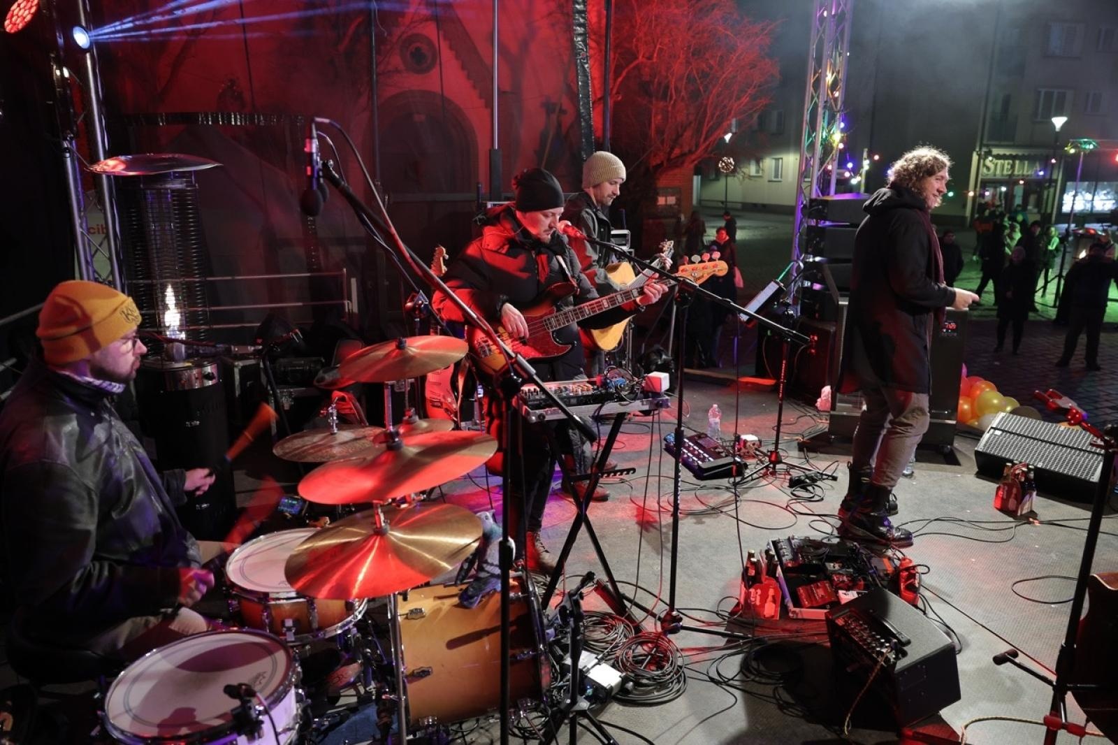 Zdjęcie w galerii na portalu naszraciborz.pl: 33. finał Wielkiej Orkiestry Świątecznej Pomocy za nami. Zobaczmy, jak wyglądał w Raciborzu wiadomości z regionu