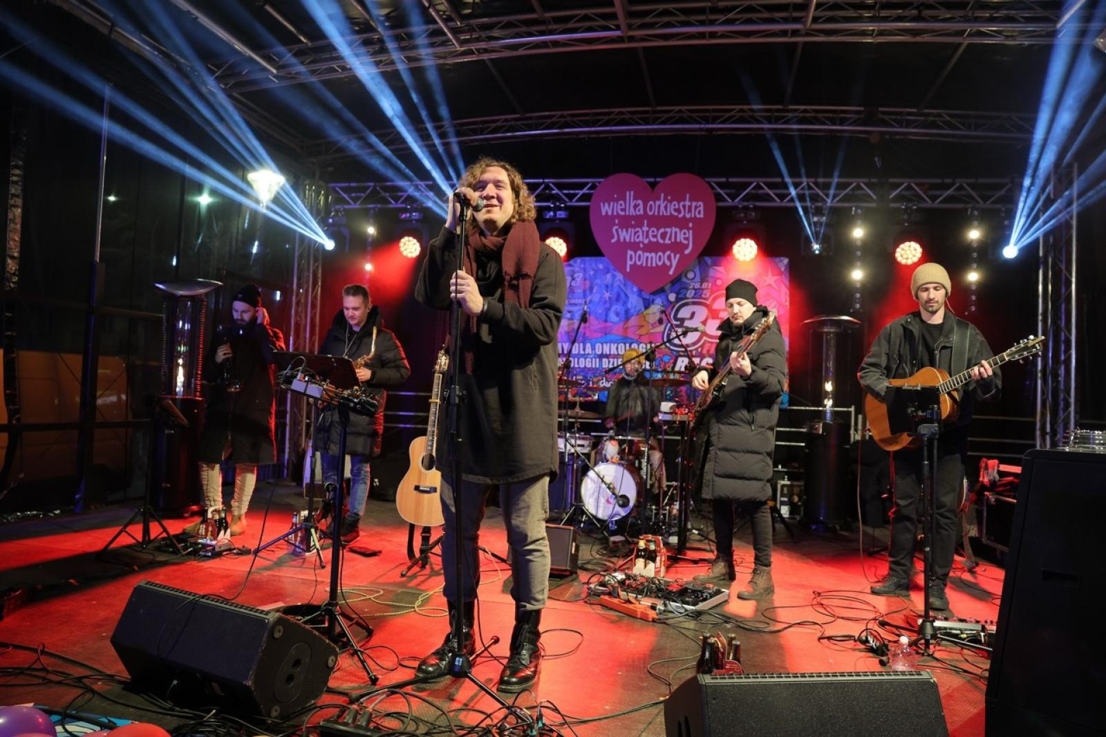 Zdjęcie w galerii na portalu naszraciborz.pl: 33. finał Wielkiej Orkiestry Świątecznej Pomocy za nami. Zobaczmy, jak wyglądał w Raciborzu wiadomości z regionu