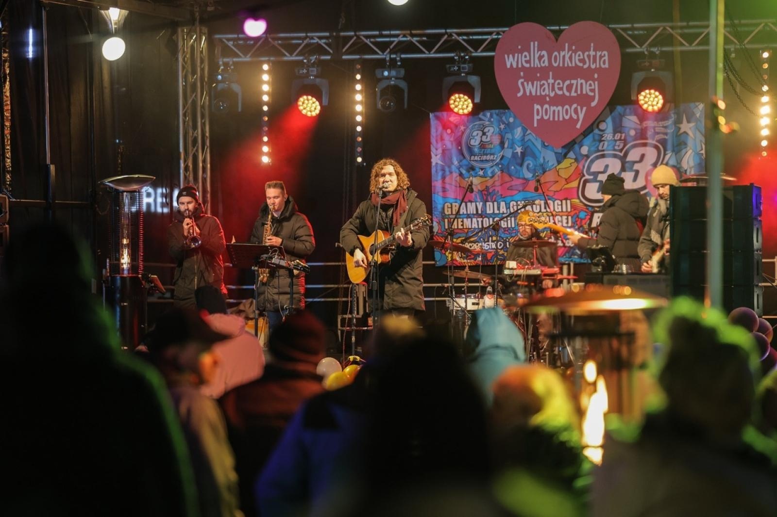 Zdjęcie w galerii na portalu naszraciborz.pl: 33. finał Wielkiej Orkiestry Świątecznej Pomocy za nami. Zobaczmy, jak wyglądał w Raciborzu wiadomości z regionu