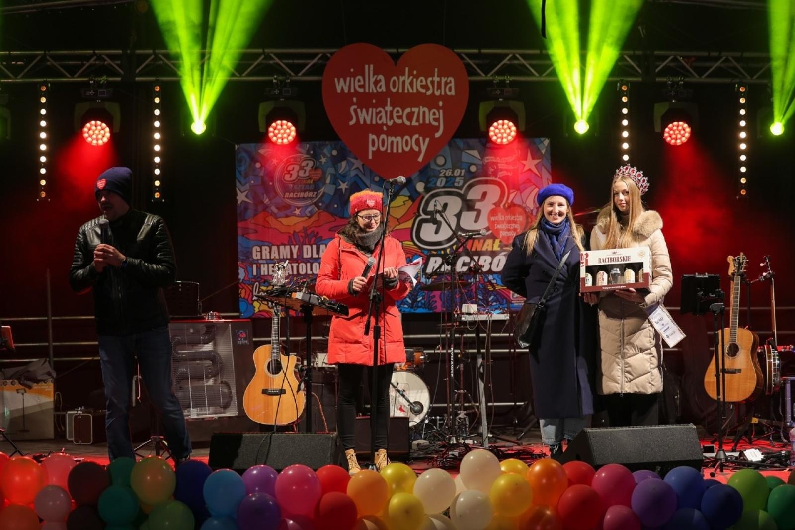Zdjęcie w galerii na portalu naszraciborz.pl: 33. finał Wielkiej Orkiestry Świątecznej Pomocy za nami. Zobaczmy, jak wyglądał w Raciborzu wiadomości z regionu