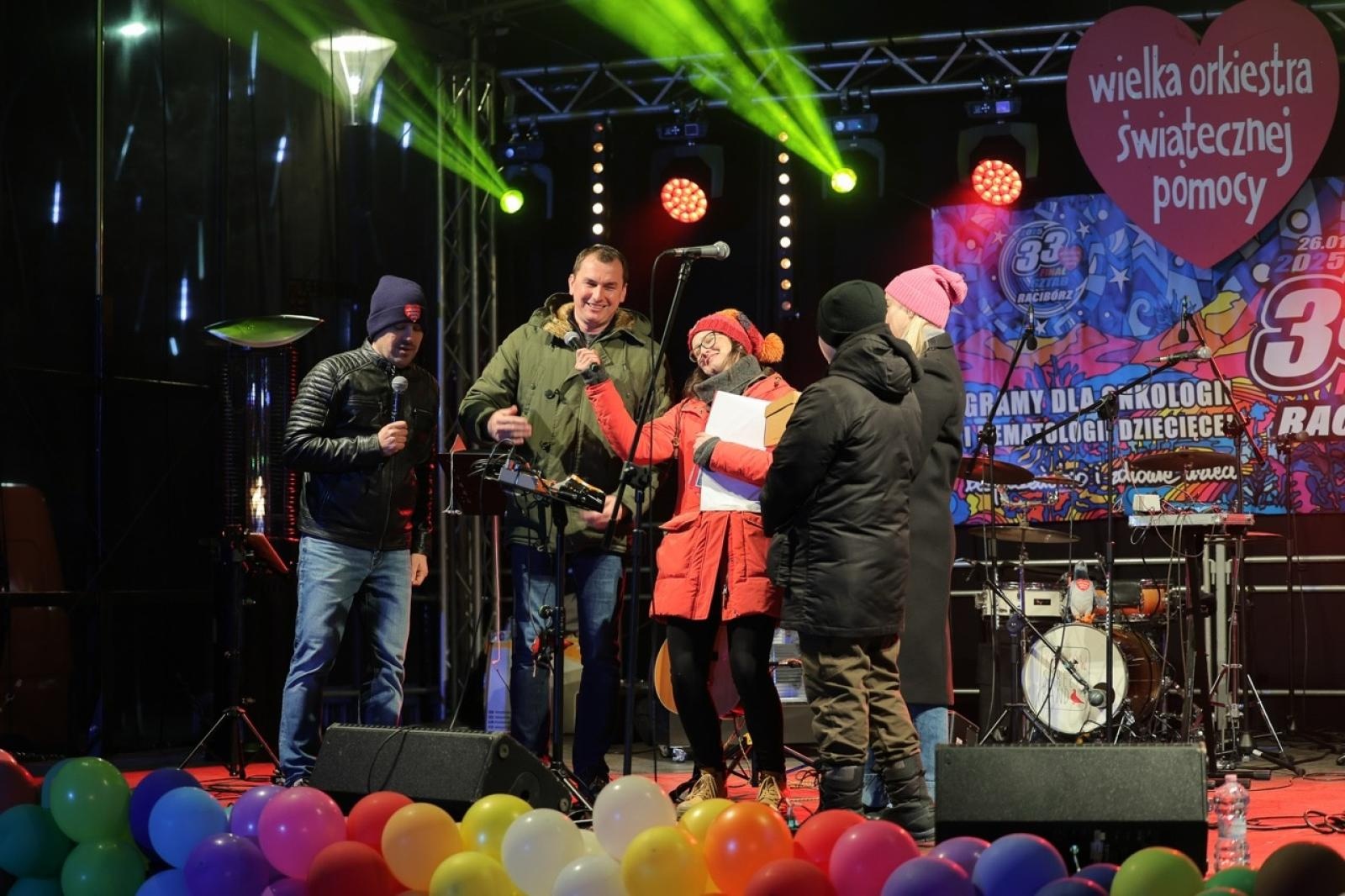 Zdjęcie w galerii na portalu naszraciborz.pl: 33. finał Wielkiej Orkiestry Świątecznej Pomocy za nami. Zobaczmy, jak wyglądał w Raciborzu wiadomości z regionu