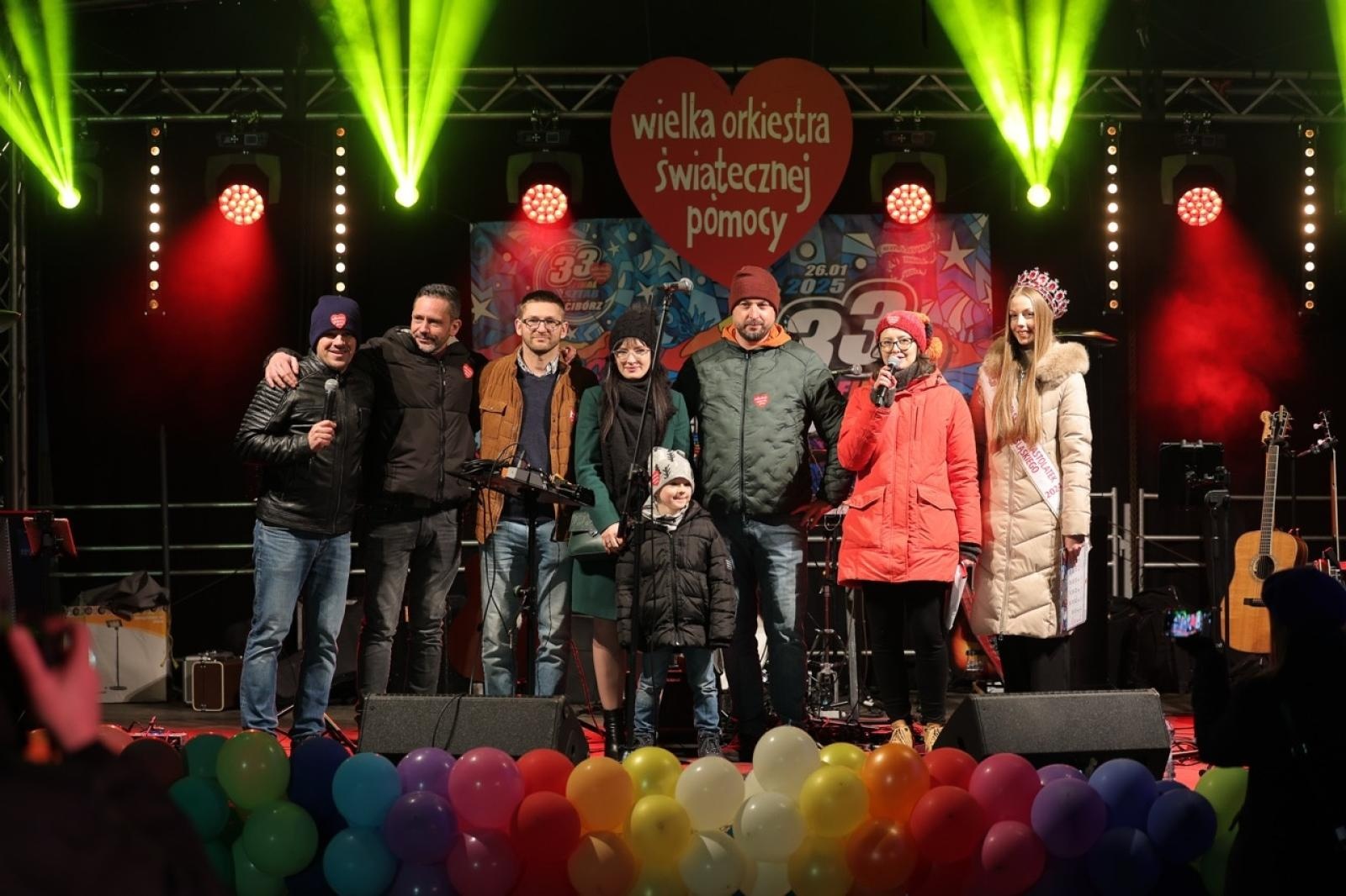 Zdjęcie w galerii na portalu naszraciborz.pl: 33. finał Wielkiej Orkiestry Świątecznej Pomocy za nami. Zobaczmy, jak wyglądał w Raciborzu wiadomości z regionu