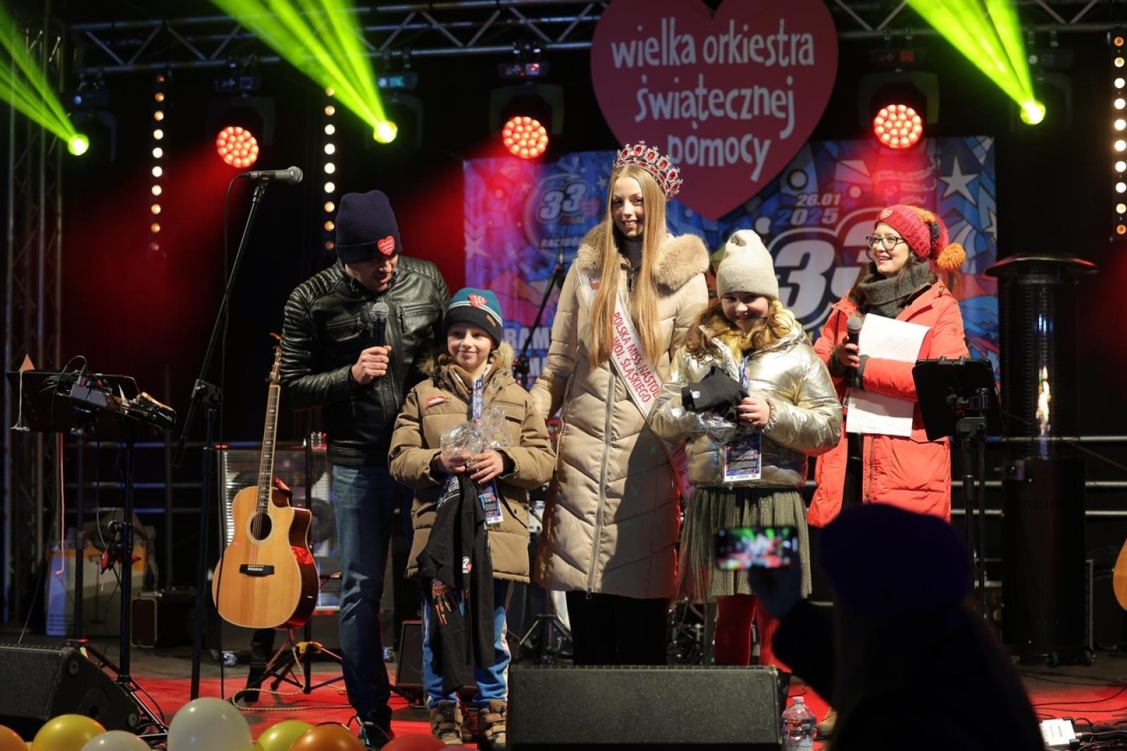 Zdjęcie w galerii na portalu naszraciborz.pl: 33. finał Wielkiej Orkiestry Świątecznej Pomocy za nami. Zobaczmy, jak wyglądał w Raciborzu wiadomości z regionu