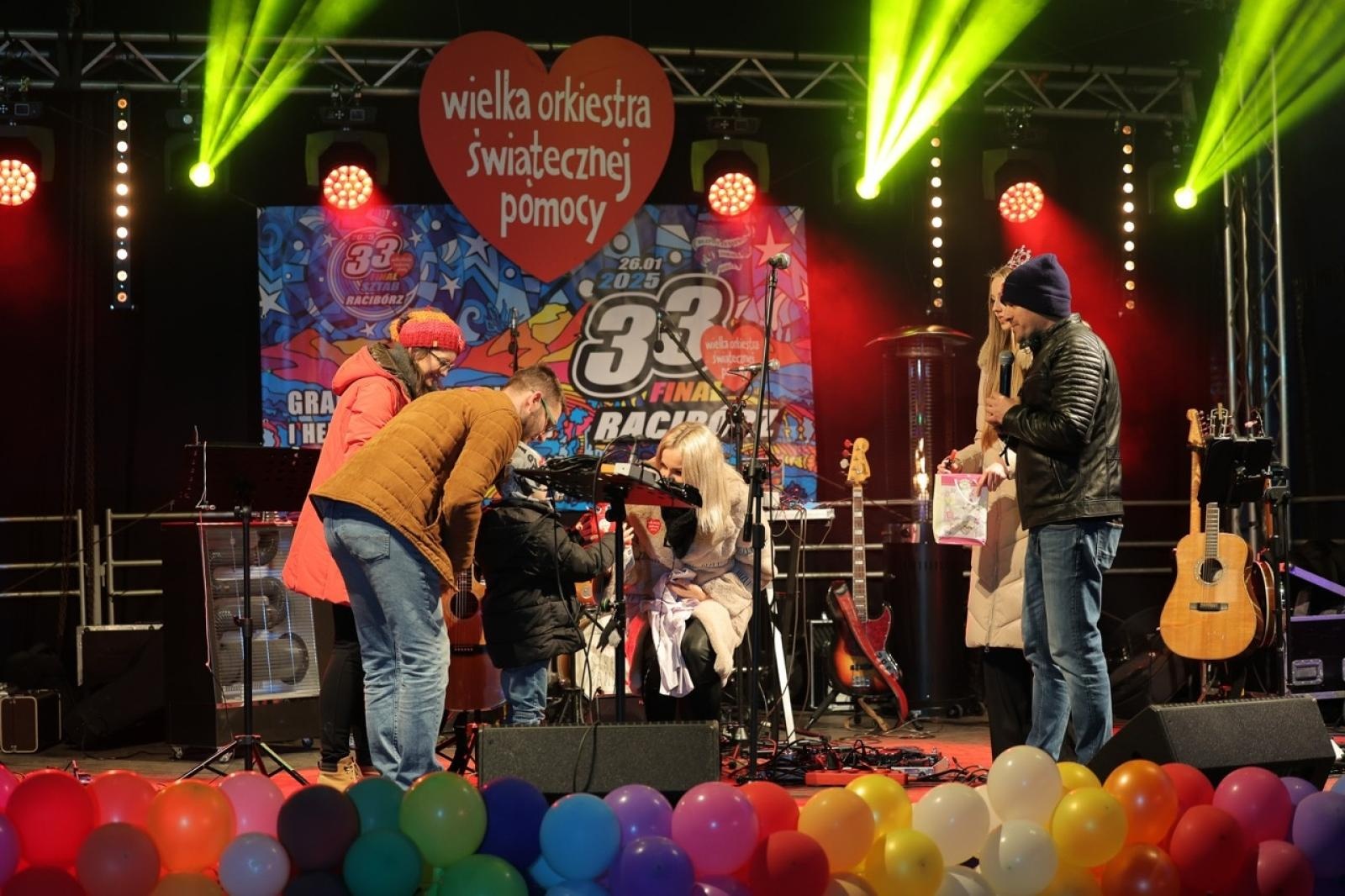 Zdjęcie w galerii na portalu naszraciborz.pl: 33. finał Wielkiej Orkiestry Świątecznej Pomocy za nami. Zobaczmy, jak wyglądał w Raciborzu wiadomości z regionu