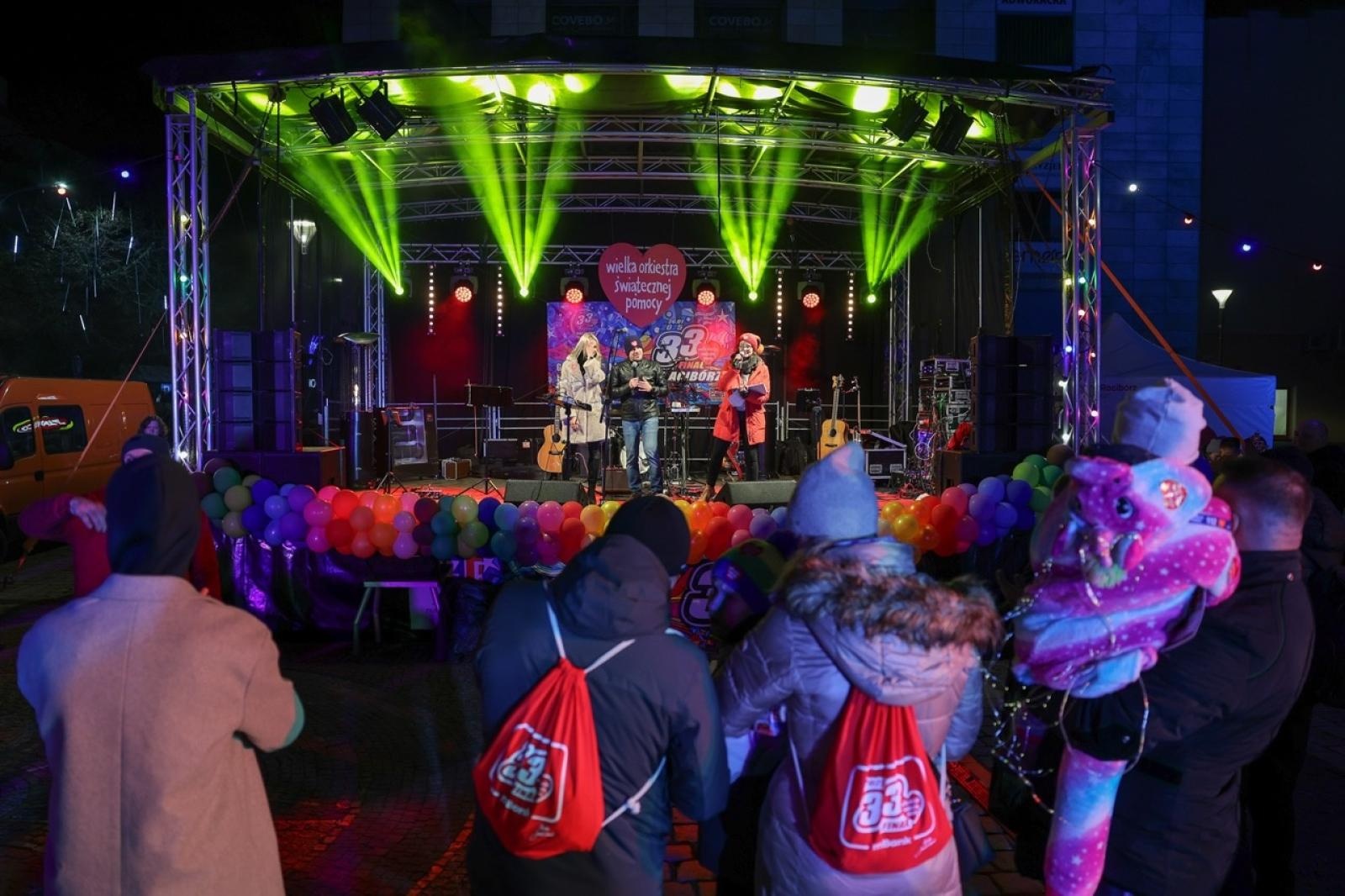 Zdjęcie w galerii na portalu naszraciborz.pl: 33. finał Wielkiej Orkiestry Świątecznej Pomocy za nami. Zobaczmy, jak wyglądał w Raciborzu wiadomości z regionu