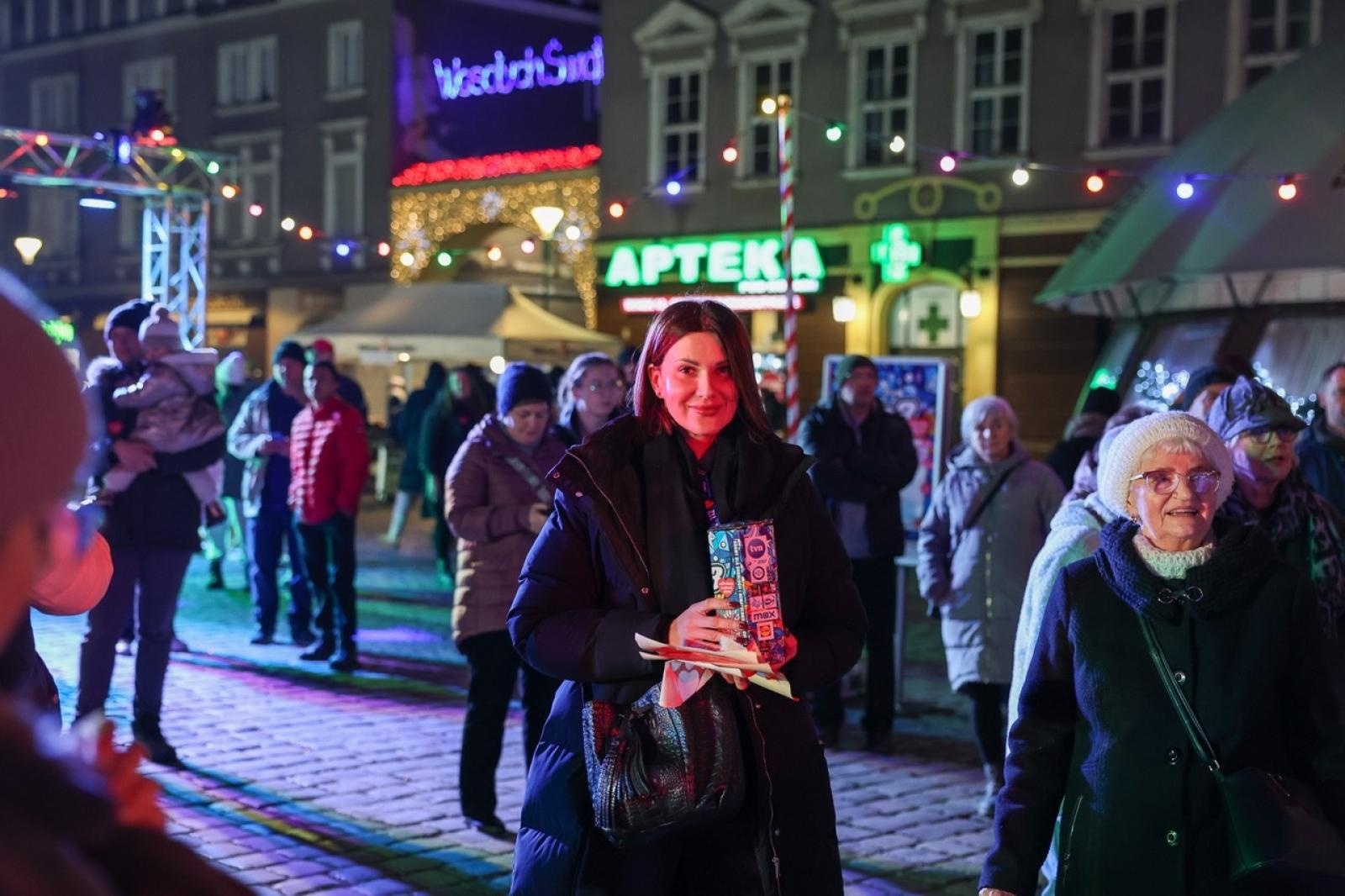 Zdjęcie w galerii na portalu naszraciborz.pl: 33. finał Wielkiej Orkiestry Świątecznej Pomocy za nami. Zobaczmy, jak wyglądał w Raciborzu wiadomości z regionu