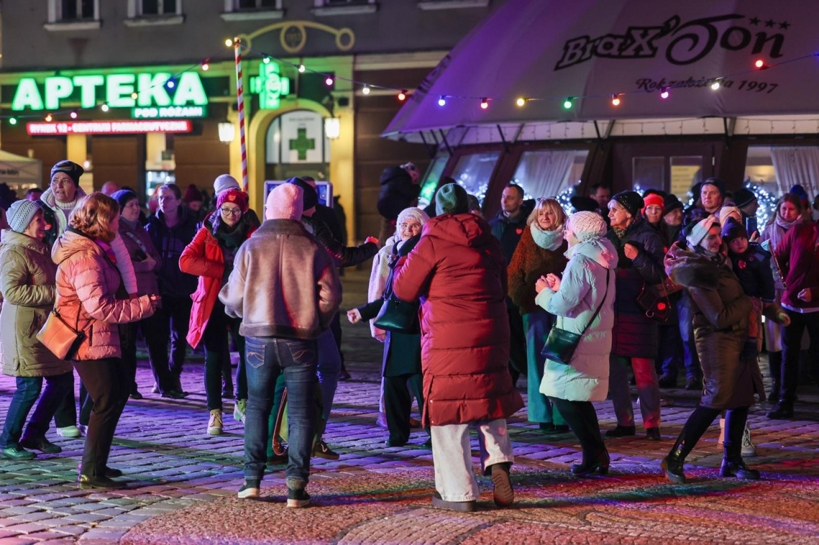 Zdjęcie w galerii na portalu naszraciborz.pl: 33. finał Wielkiej Orkiestry Świątecznej Pomocy za nami. Zobaczmy, jak wyglądał w Raciborzu wiadomości z regionu