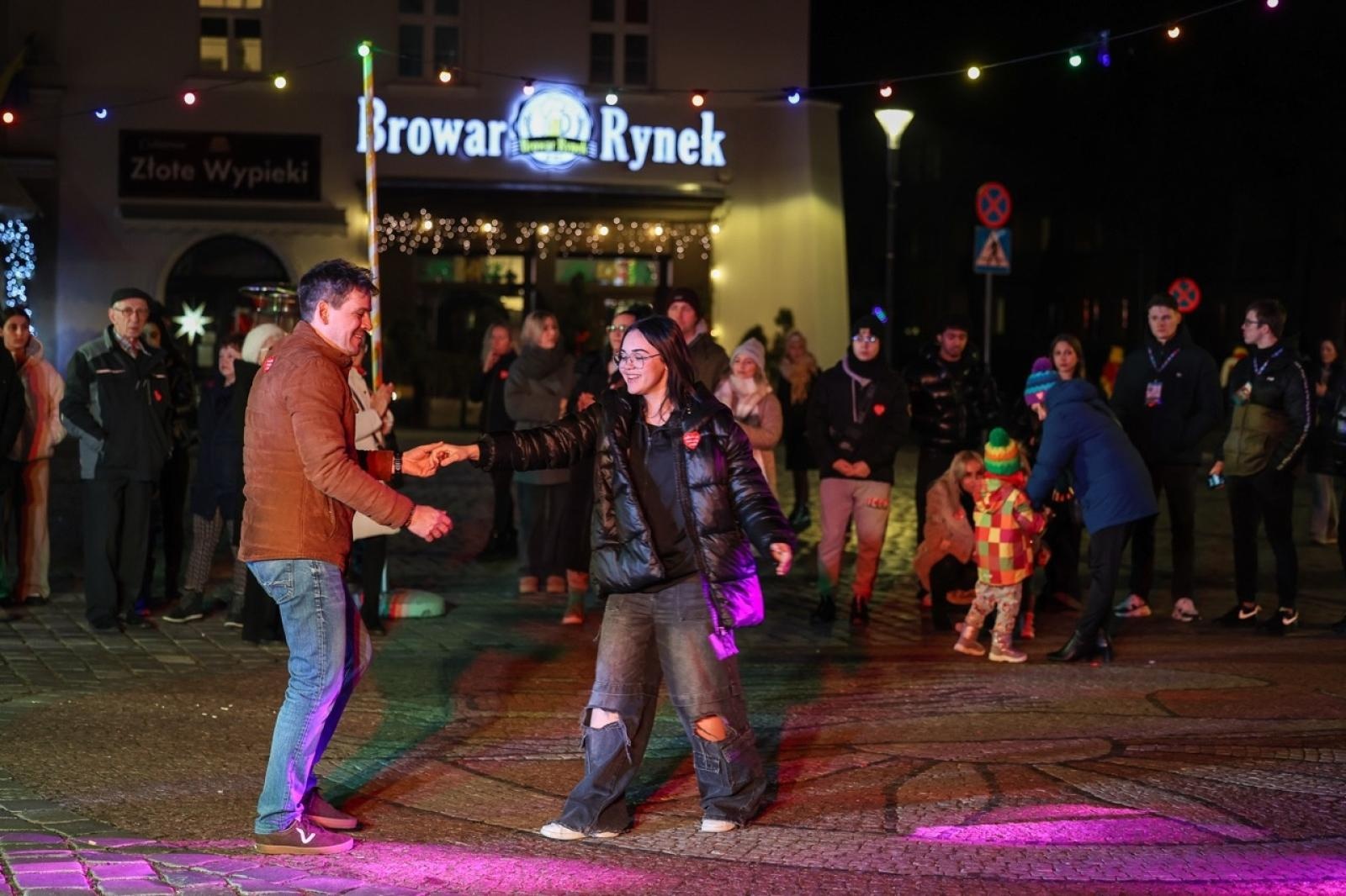 Zdjęcie w galerii na portalu naszraciborz.pl: 33. finał Wielkiej Orkiestry Świątecznej Pomocy za nami. Zobaczmy, jak wyglądał w Raciborzu wiadomości z regionu