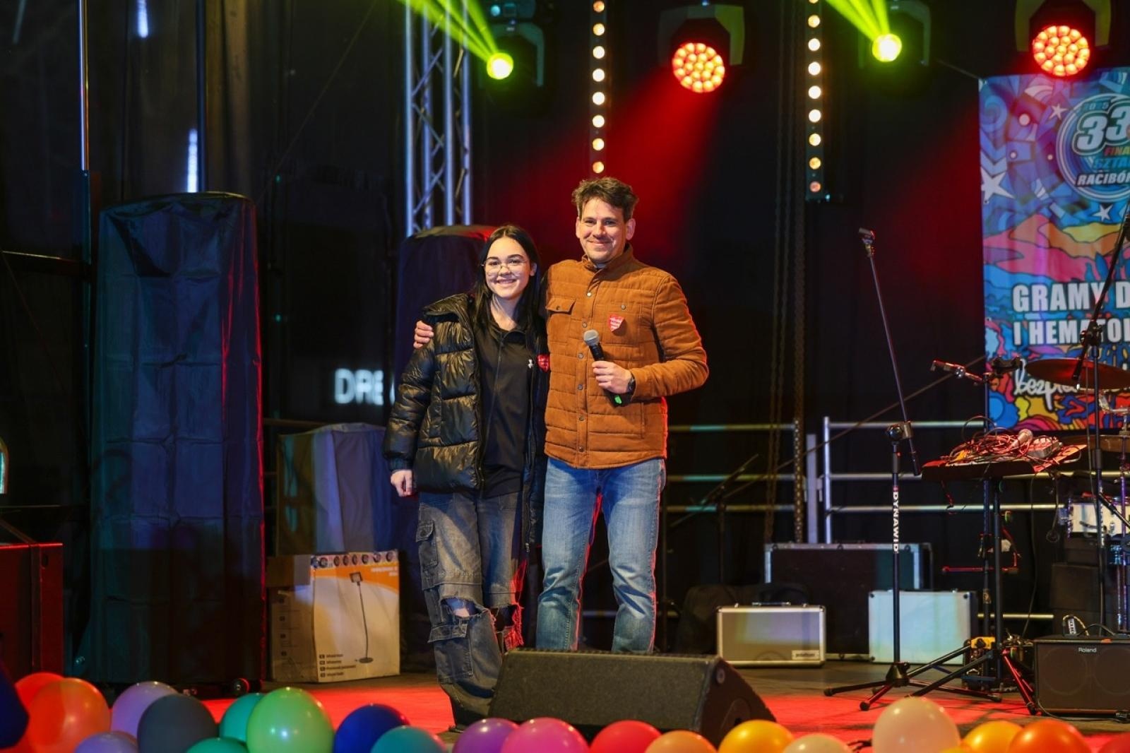 Zdjęcie w galerii na portalu naszraciborz.pl: 33. finał Wielkiej Orkiestry Świątecznej Pomocy za nami. Zobaczmy, jak wyglądał w Raciborzu wiadomości z regionu