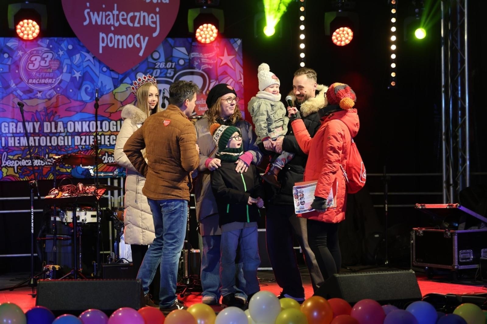 Zdjęcie w galerii na portalu naszraciborz.pl: 33. finał Wielkiej Orkiestry Świątecznej Pomocy za nami. Zobaczmy, jak wyglądał w Raciborzu wiadomości z regionu