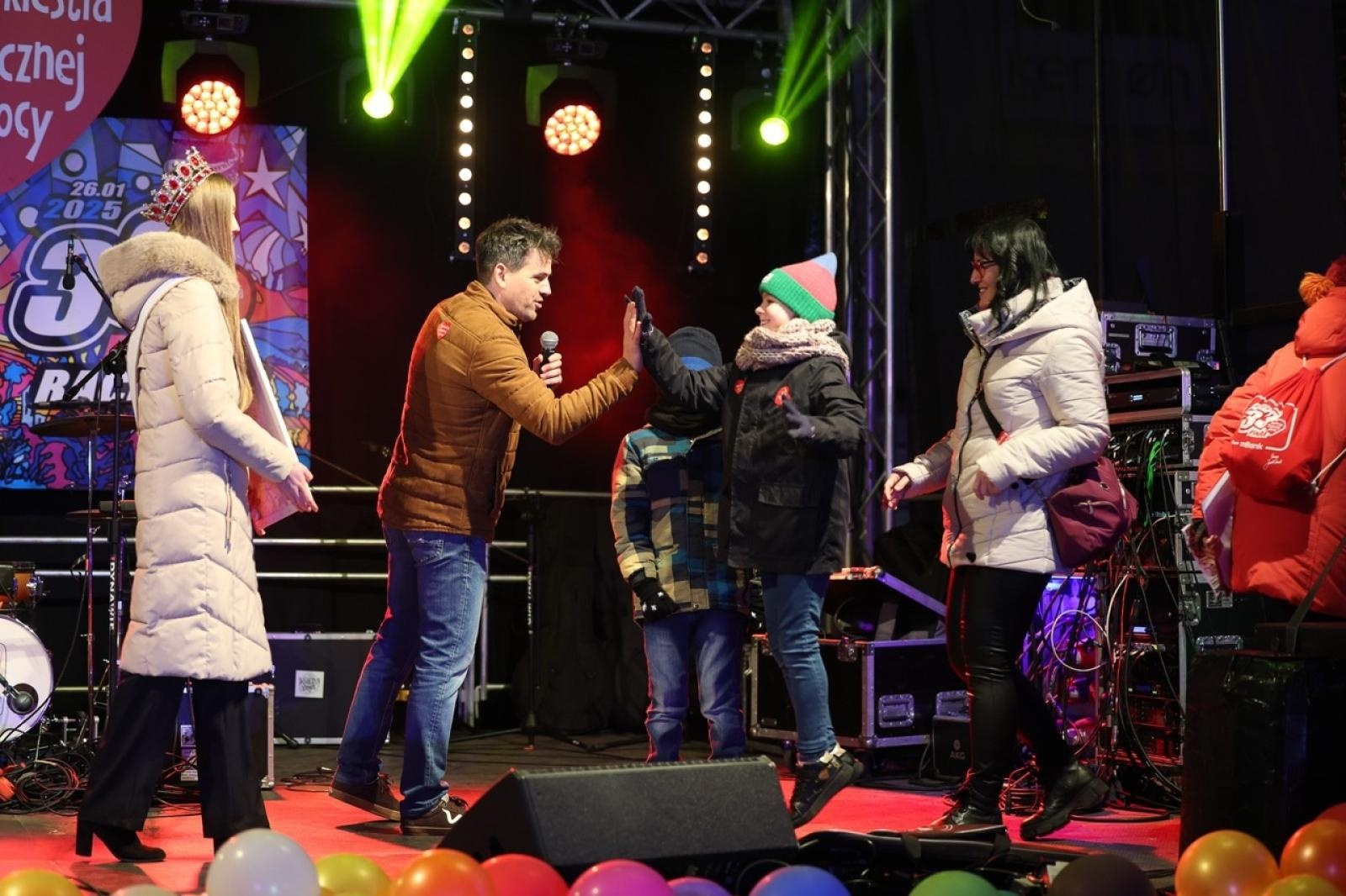 Zdjęcie w galerii na portalu naszraciborz.pl: 33. finał Wielkiej Orkiestry Świątecznej Pomocy za nami. Zobaczmy, jak wyglądał w Raciborzu wiadomości z regionu