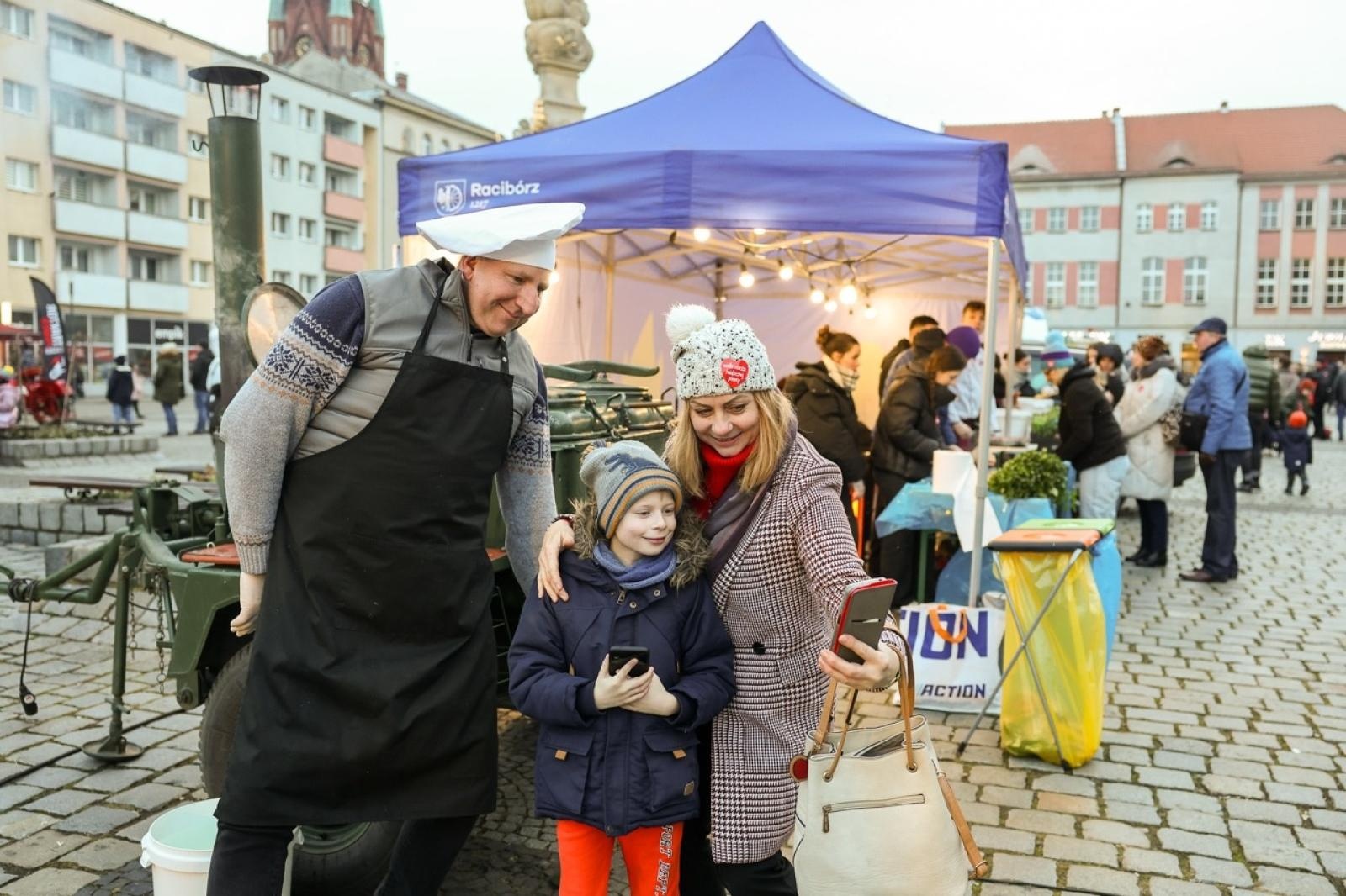 Zdjęcie w galerii na portalu naszraciborz.pl: 33. finał Wielkiej Orkiestry Świątecznej Pomocy za nami. Zobaczmy, jak wyglądał w Raciborzu wiadomości z regionu