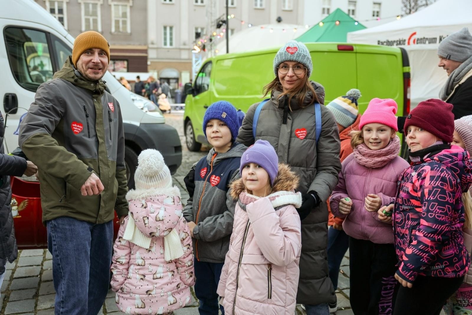 Zdjęcie w galerii na portalu naszraciborz.pl: 33. finał Wielkiej Orkiestry Świątecznej Pomocy za nami. Zobaczmy, jak wyglądał w Raciborzu wiadomości z regionu