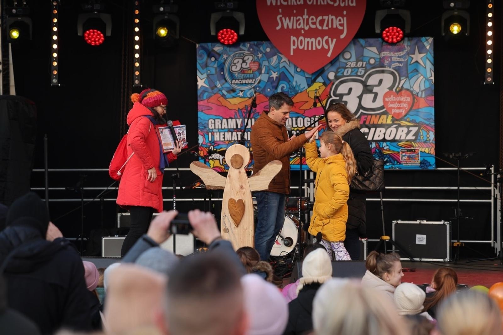 Zdjęcie w galerii na portalu naszraciborz.pl: 33. finał Wielkiej Orkiestry Świątecznej Pomocy za nami. Zobaczmy, jak wyglądał w Raciborzu wiadomości z regionu