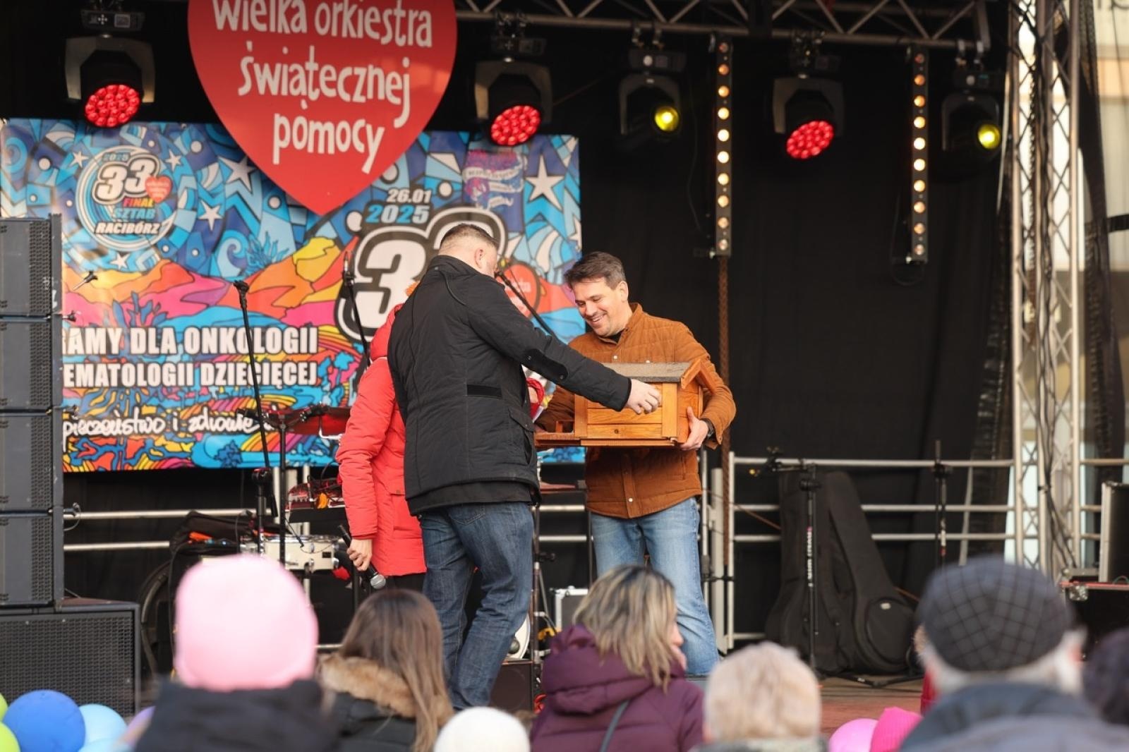 Zdjęcie w galerii na portalu naszraciborz.pl: 33. finał Wielkiej Orkiestry Świątecznej Pomocy za nami. Zobaczmy, jak wyglądał w Raciborzu wiadomości z regionu