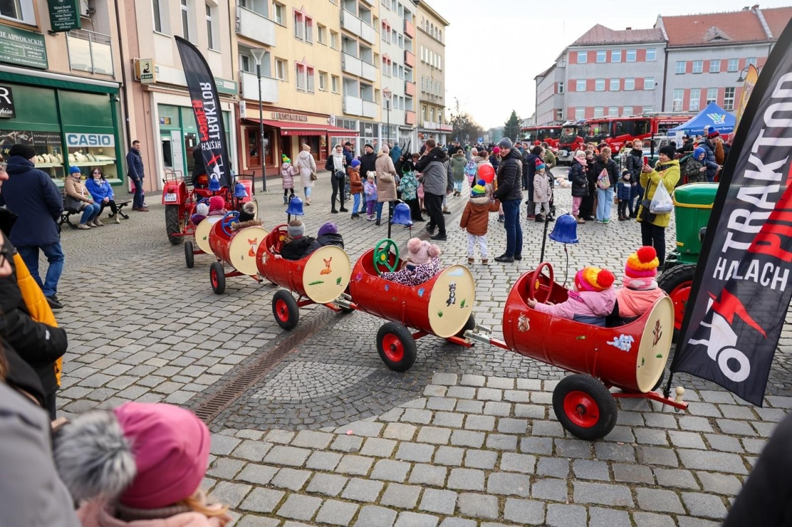 Zdjęcie w galerii na portalu naszraciborz.pl: 33. finał Wielkiej Orkiestry Świątecznej Pomocy za nami. Zobaczmy, jak wyglądał w Raciborzu wiadomości z regionu