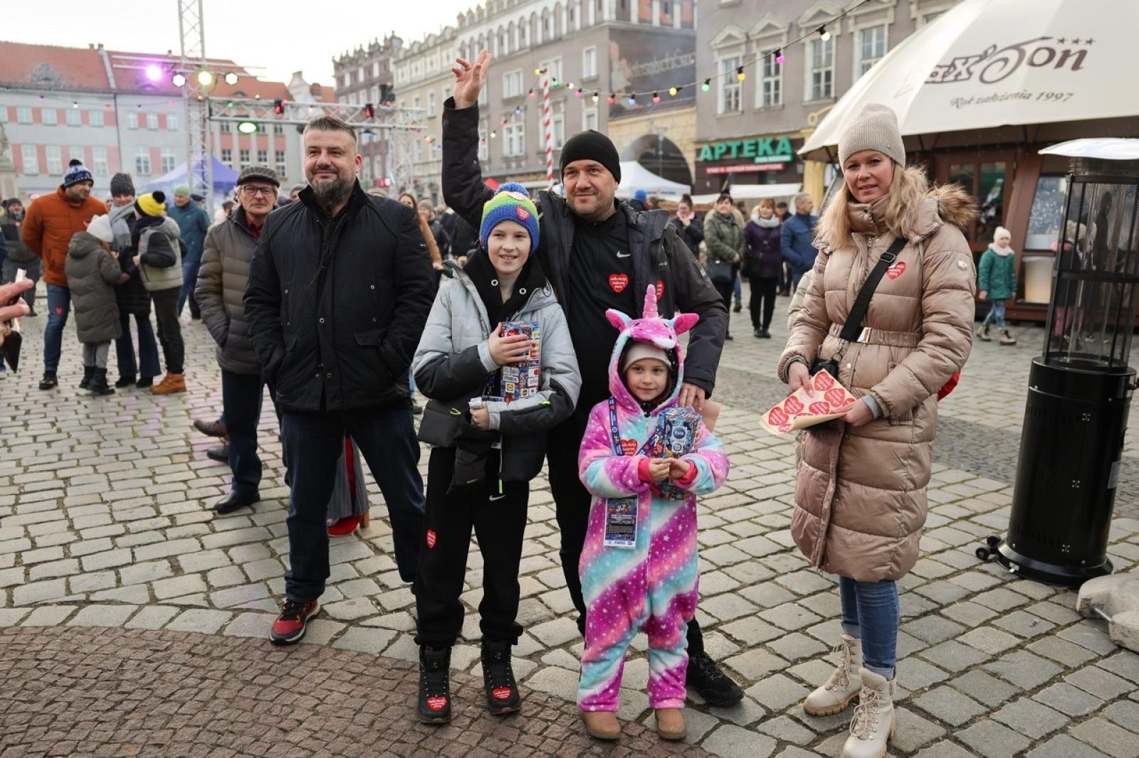 Zdjęcie w galerii na portalu naszraciborz.pl: 33. finał Wielkiej Orkiestry Świątecznej Pomocy za nami. Zobaczmy, jak wyglądał w Raciborzu wiadomości z regionu