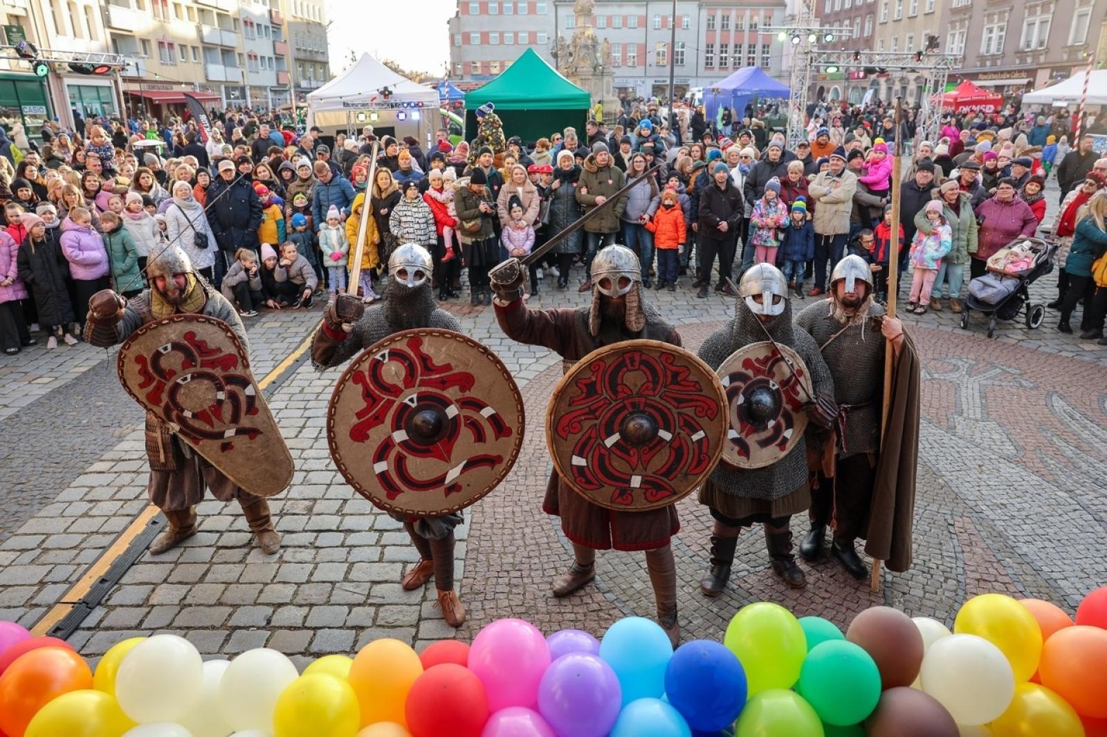 Zdjęcie w galerii na portalu naszraciborz.pl: 33. finał Wielkiej Orkiestry Świątecznej Pomocy za nami. Zobaczmy, jak wyglądał w Raciborzu wiadomości z regionu