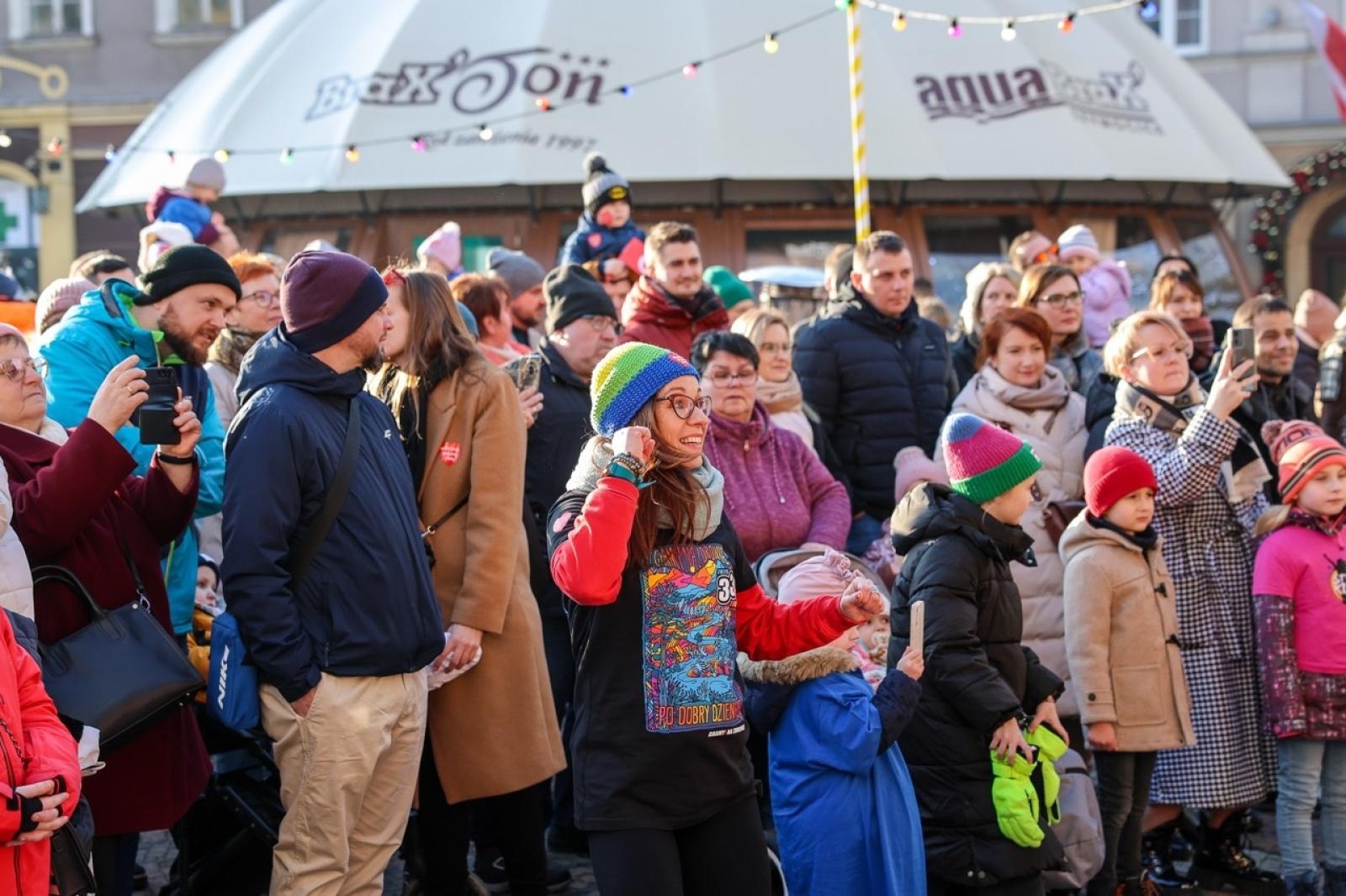 Zdjęcie w galerii na portalu naszraciborz.pl: 33. finał Wielkiej Orkiestry Świątecznej Pomocy za nami. Zobaczmy, jak wyglądał w Raciborzu wiadomości z regionu
