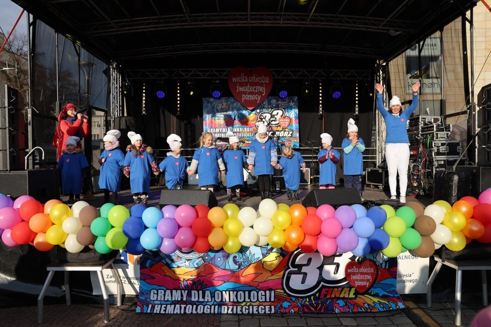 Zdjęcie w galerii na portalu naszraciborz.pl: 33. finał Wielkiej Orkiestry Świątecznej Pomocy za nami. Zobaczmy, jak wyglądał w Raciborzu wiadomości z regionu