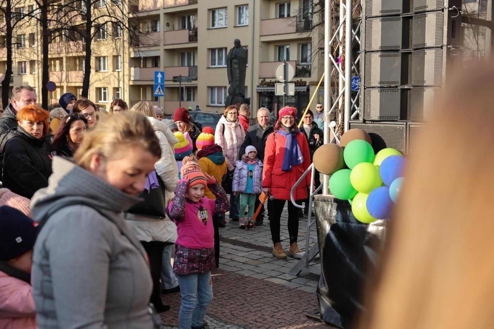 Zdjęcie w galerii na portalu naszraciborz.pl: 33. finał Wielkiej Orkiestry Świątecznej Pomocy za nami. Zobaczmy, jak wyglądał w Raciborzu wiadomości z regionu