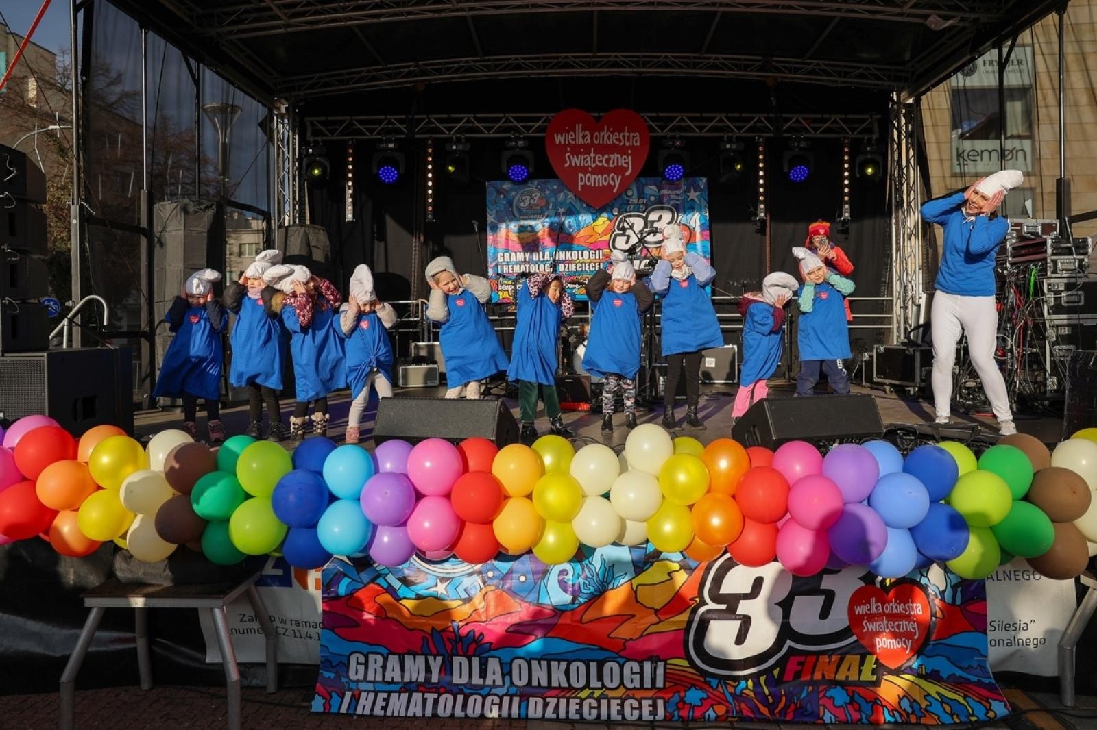 Zdjęcie w galerii na portalu naszraciborz.pl: 33. finał Wielkiej Orkiestry Świątecznej Pomocy za nami. Zobaczmy, jak wyglądał w Raciborzu wiadomości z regionu