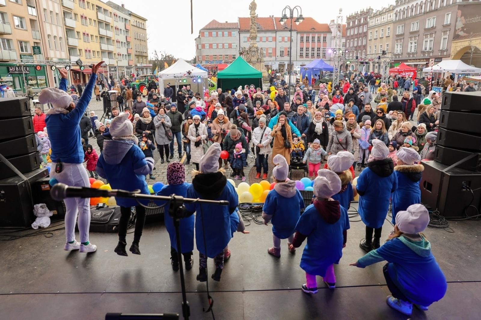 Zdjęcie w galerii na portalu naszraciborz.pl: 33. finał Wielkiej Orkiestry Świątecznej Pomocy za nami. Zobaczmy, jak wyglądał w Raciborzu wiadomości z regionu