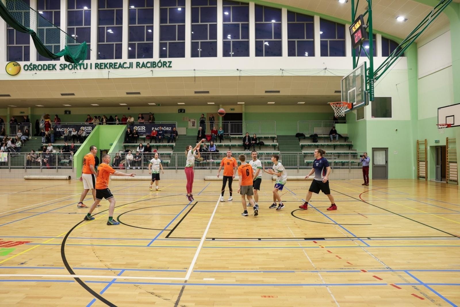 Zdjęcie w galerii na portalu naszraciborz.pl: 33. finał Wielkiej Orkiestry Świątecznej Pomocy za nami. Zobaczmy, jak wyglądał w Raciborzu wiadomości z regionu