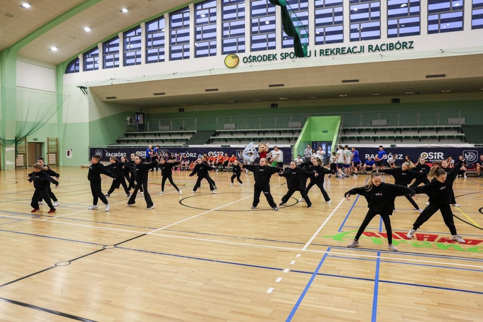 Zdjęcie w galerii na portalu naszraciborz.pl: 33. finał Wielkiej Orkiestry Świątecznej Pomocy za nami. Zobaczmy, jak wyglądał w Raciborzu wiadomości z regionu