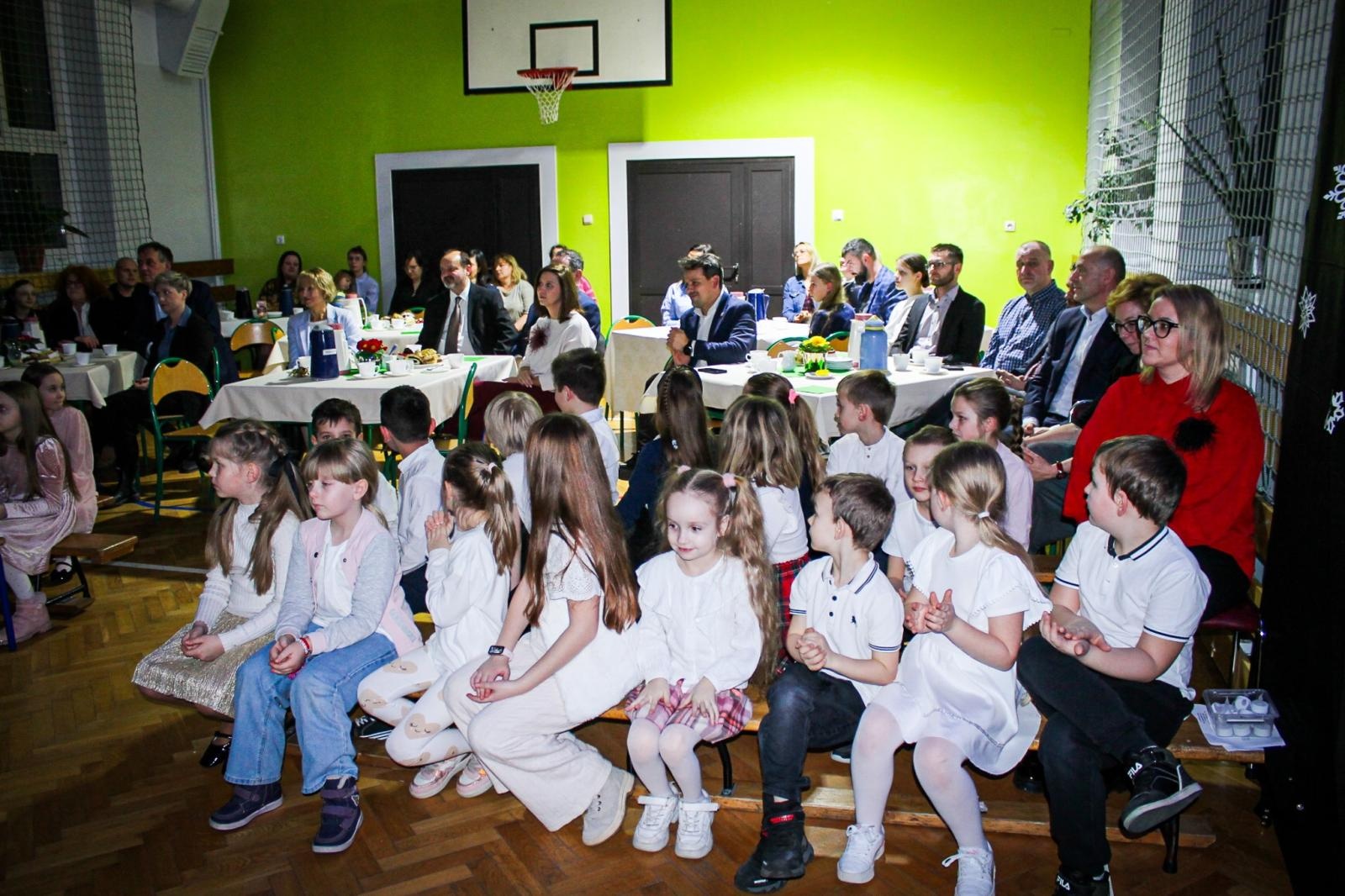 Zdjęcie w galerii na portalu naszraciborz.pl: Szkoła na Płoni ma już 80 lat. Koncert urodzinowy wiadomości z regionu