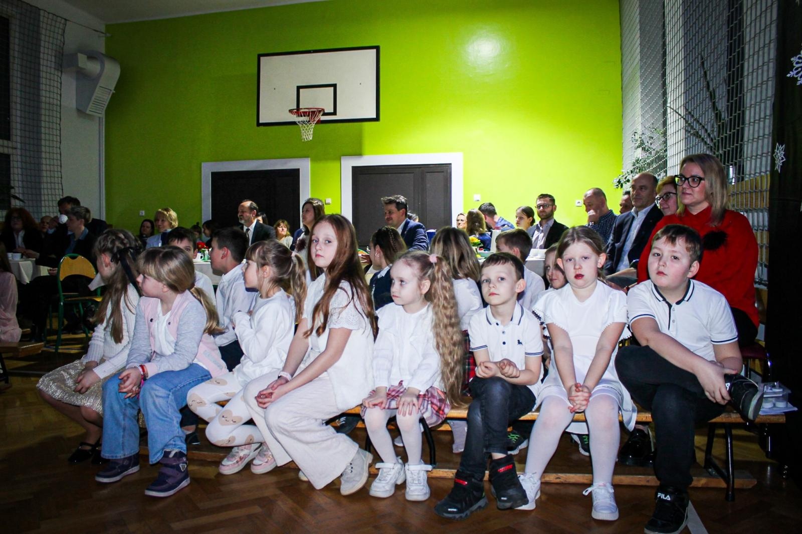 Zdjęcie w galerii na portalu naszraciborz.pl: Szkoła na Płoni ma już 80 lat. Koncert urodzinowy wiadomości z regionu