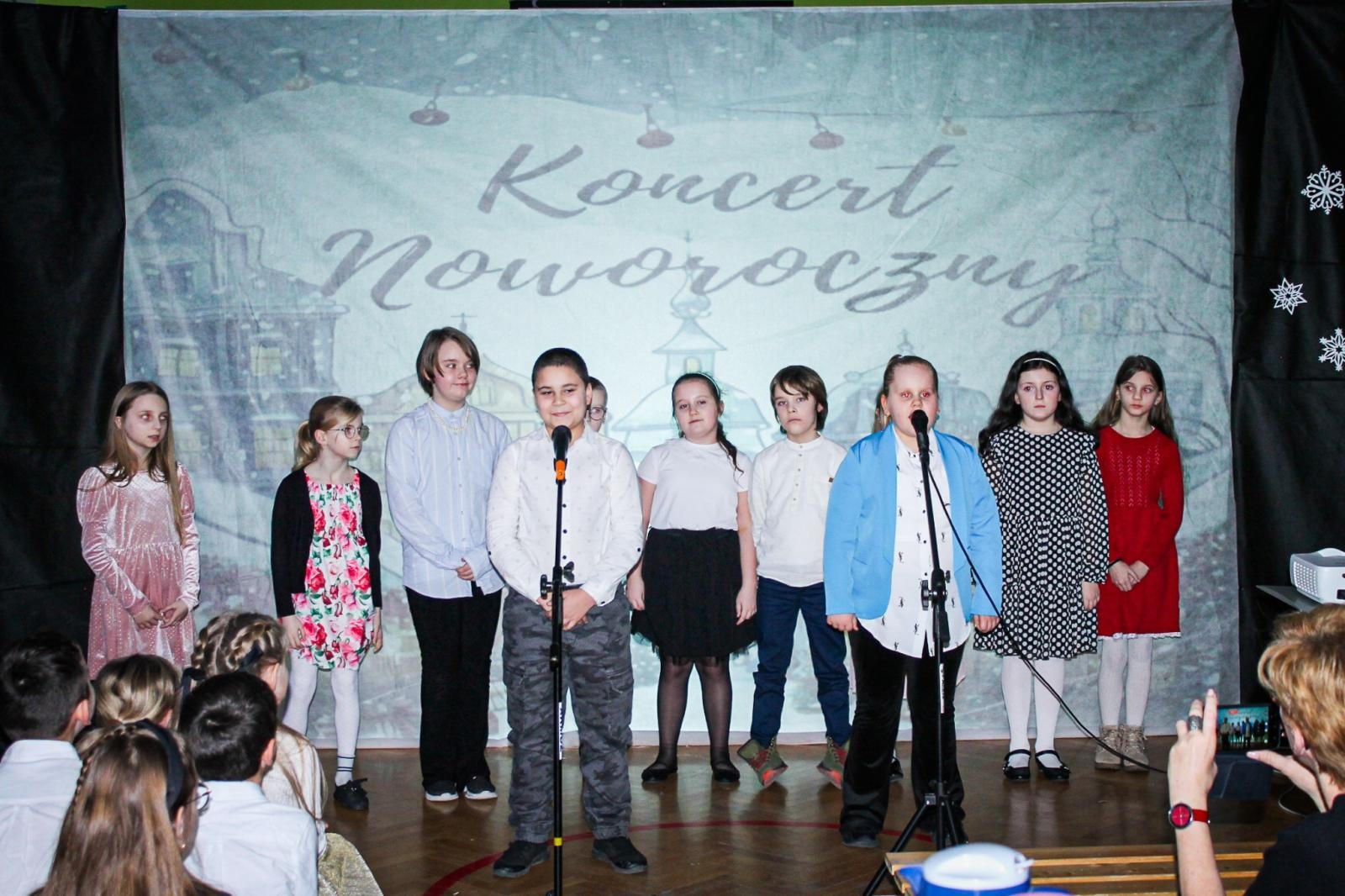 Zdjęcie w galerii na portalu naszraciborz.pl: Szkoła na Płoni ma już 80 lat. Koncert urodzinowy wiadomości z regionu