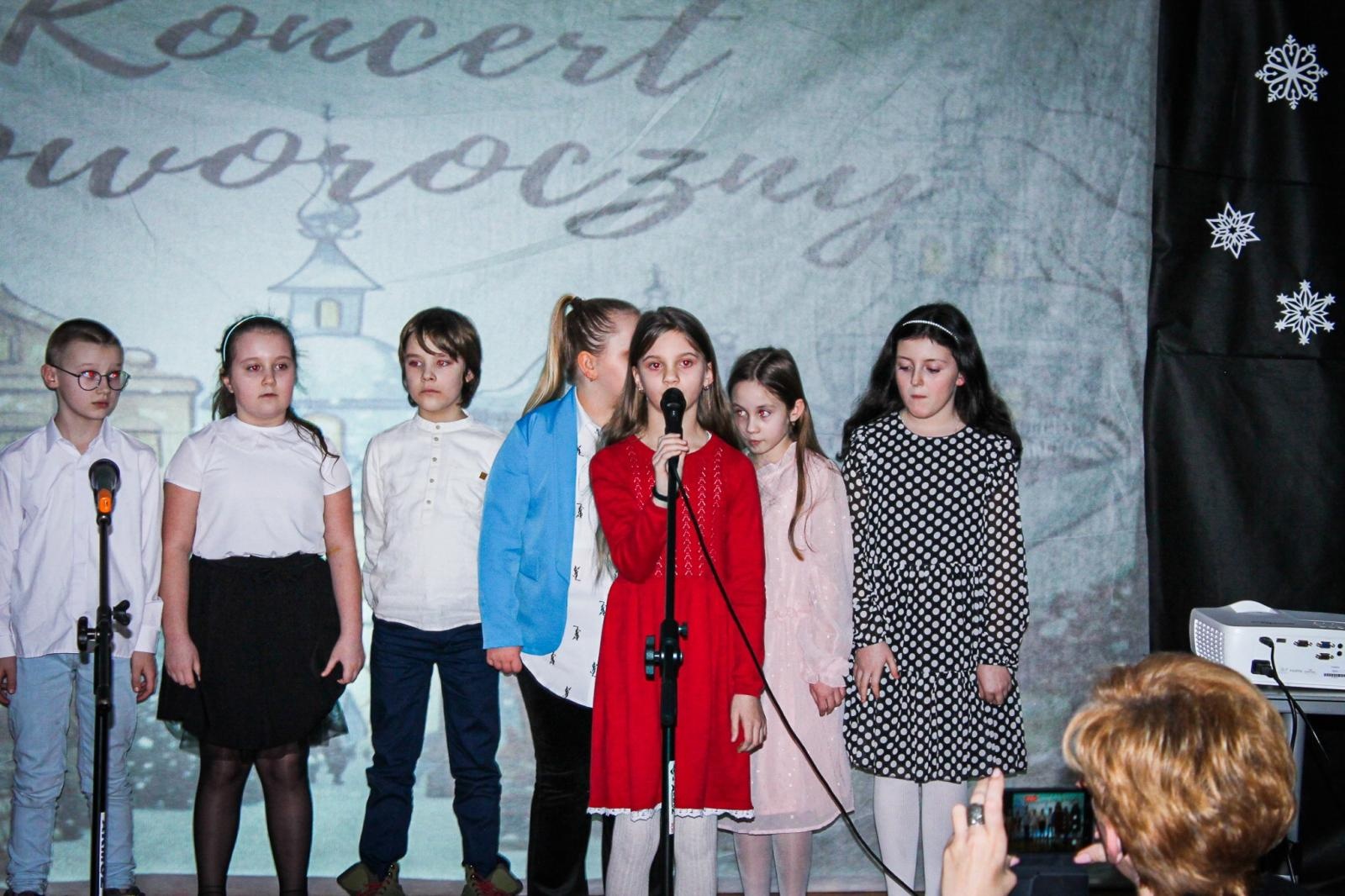 Zdjęcie w galerii na portalu naszraciborz.pl: Szkoła na Płoni ma już 80 lat. Koncert urodzinowy wiadomości z regionu