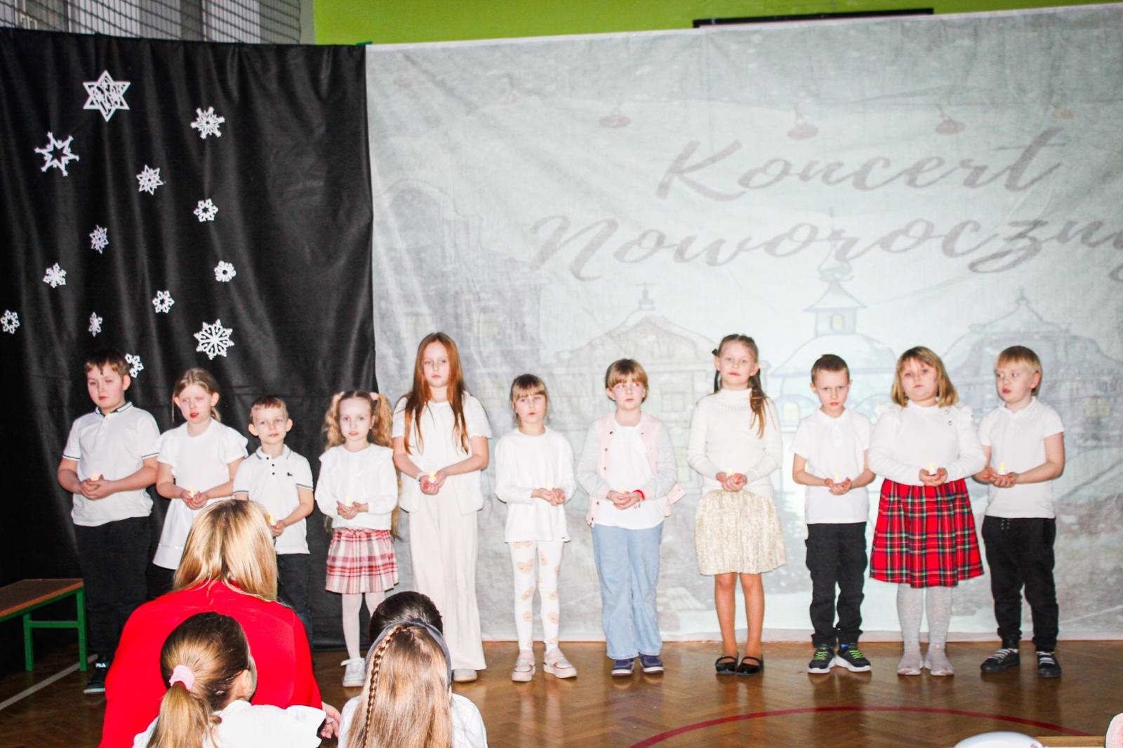 Zdjęcie w galerii na portalu naszraciborz.pl: Szkoła na Płoni ma już 80 lat. Koncert urodzinowy wiadomości z regionu