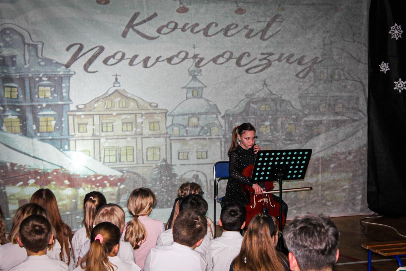Zdjęcie w galerii na portalu naszraciborz.pl: Szkoła na Płoni ma już 80 lat. Koncert urodzinowy wiadomości z regionu