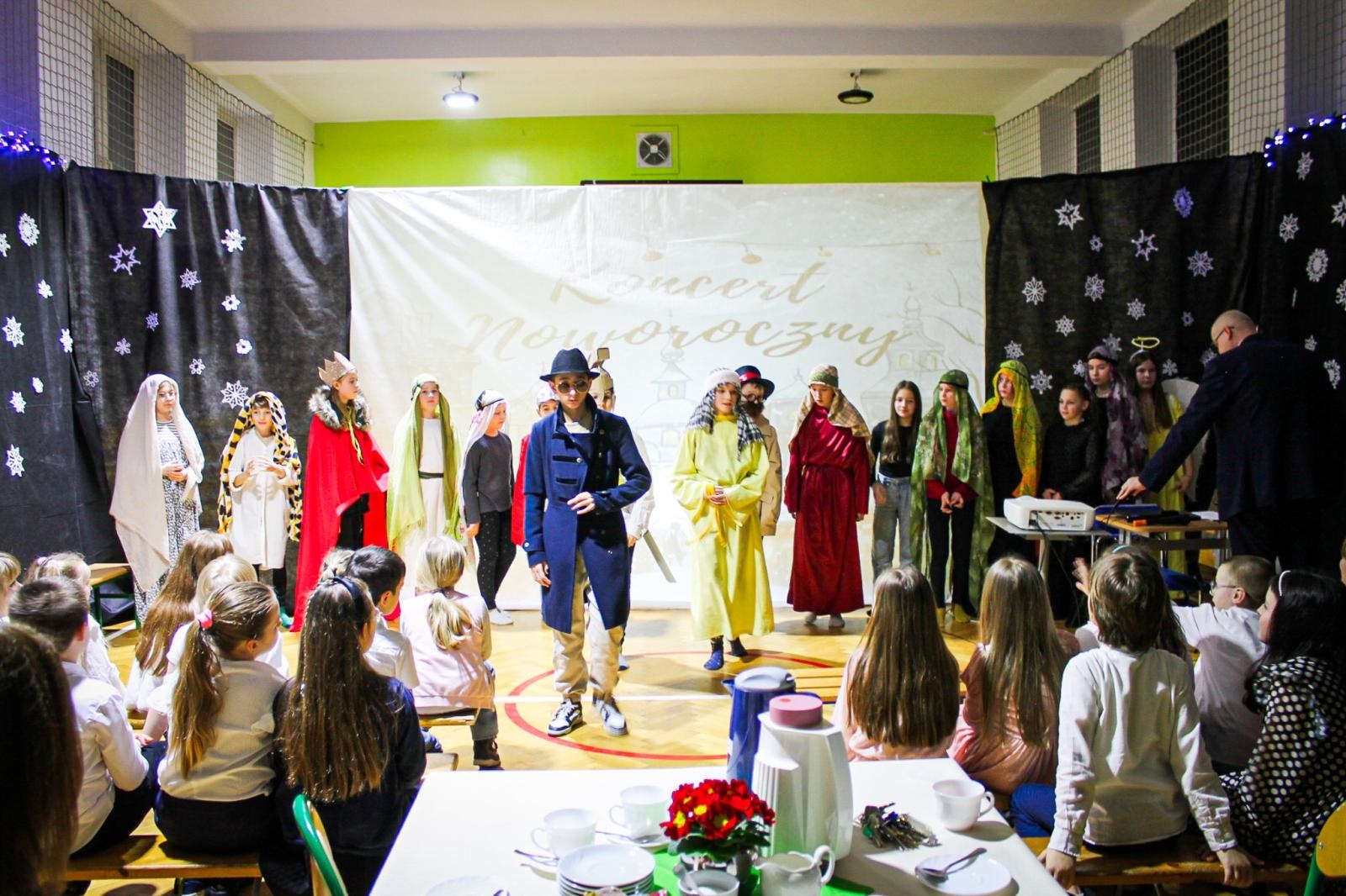 Zdjęcie w galerii na portalu naszraciborz.pl: Szkoła na Płoni ma już 80 lat. Koncert urodzinowy wiadomości z regionu